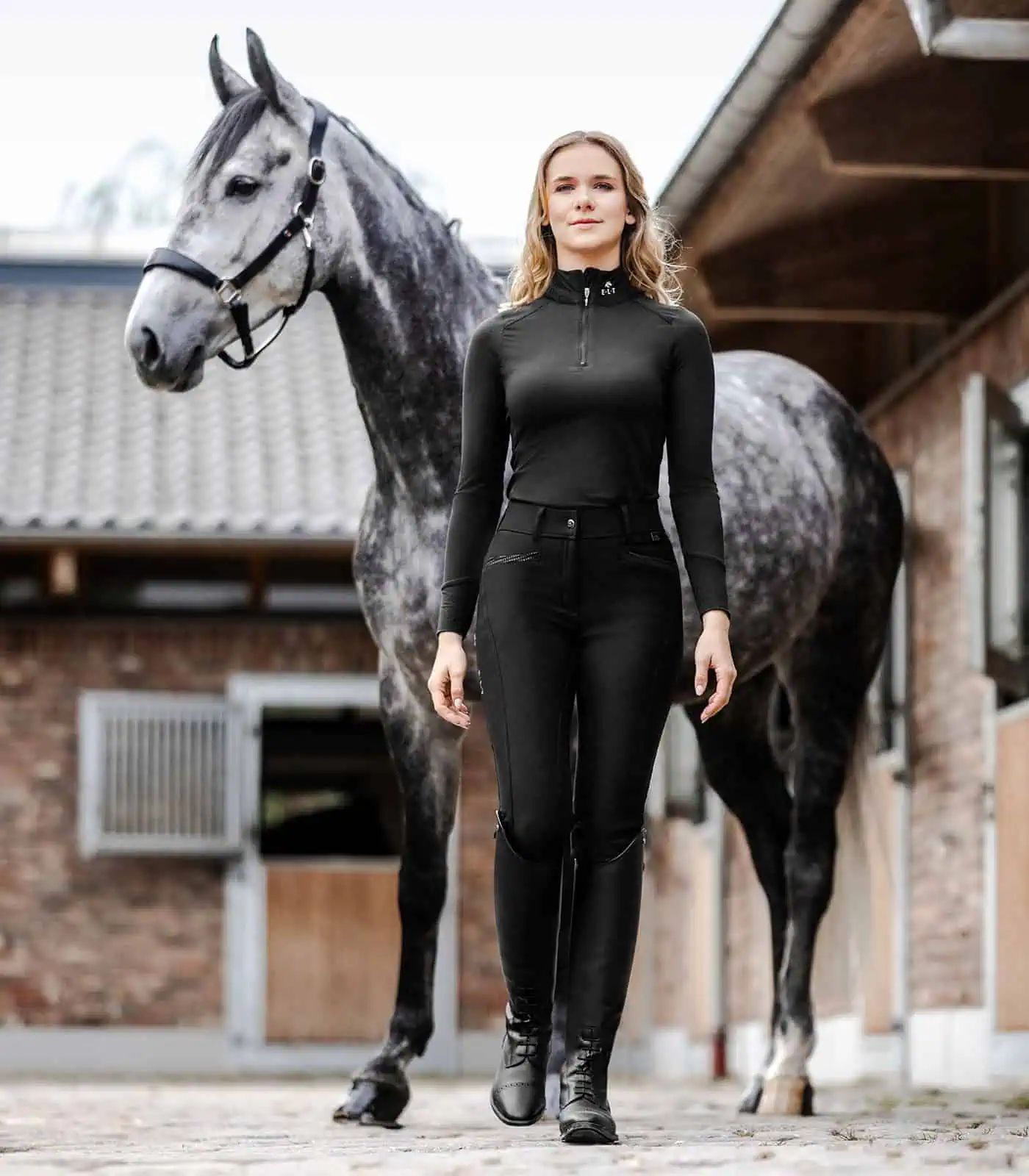 ELT Reithose Oktavia Curved High Waist, Vollbesatz Kunstleder, im Einsatz, im Stall