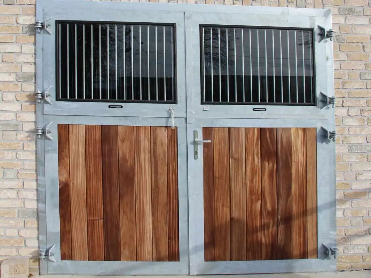 Growi Stalltor Drehfenster, wetterfeste Holzfüllung mit Sicherheitsglas