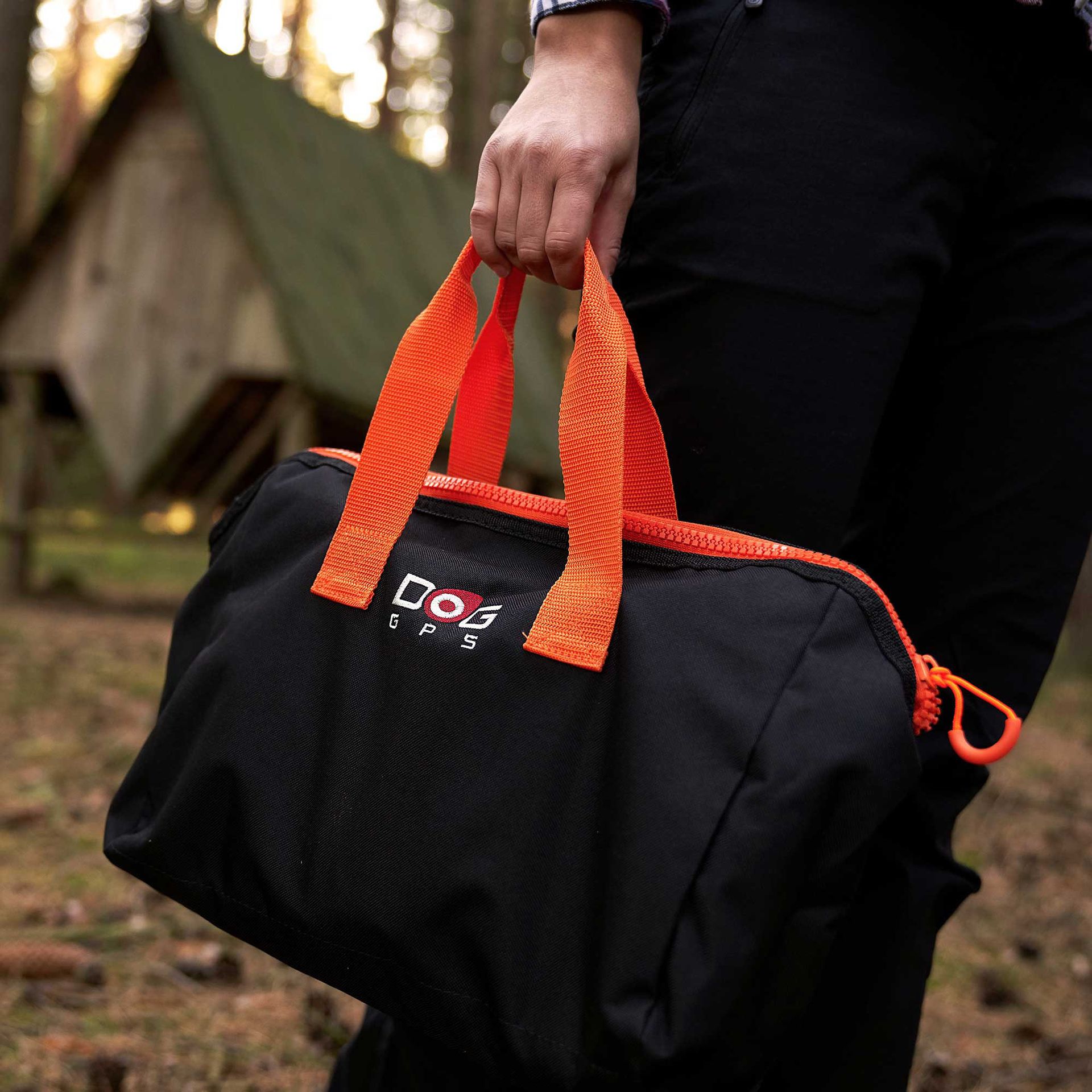 Dogtrace GPS-tracker X30B Short, app-funktion, beeper, små hundar, förpackning, i handen