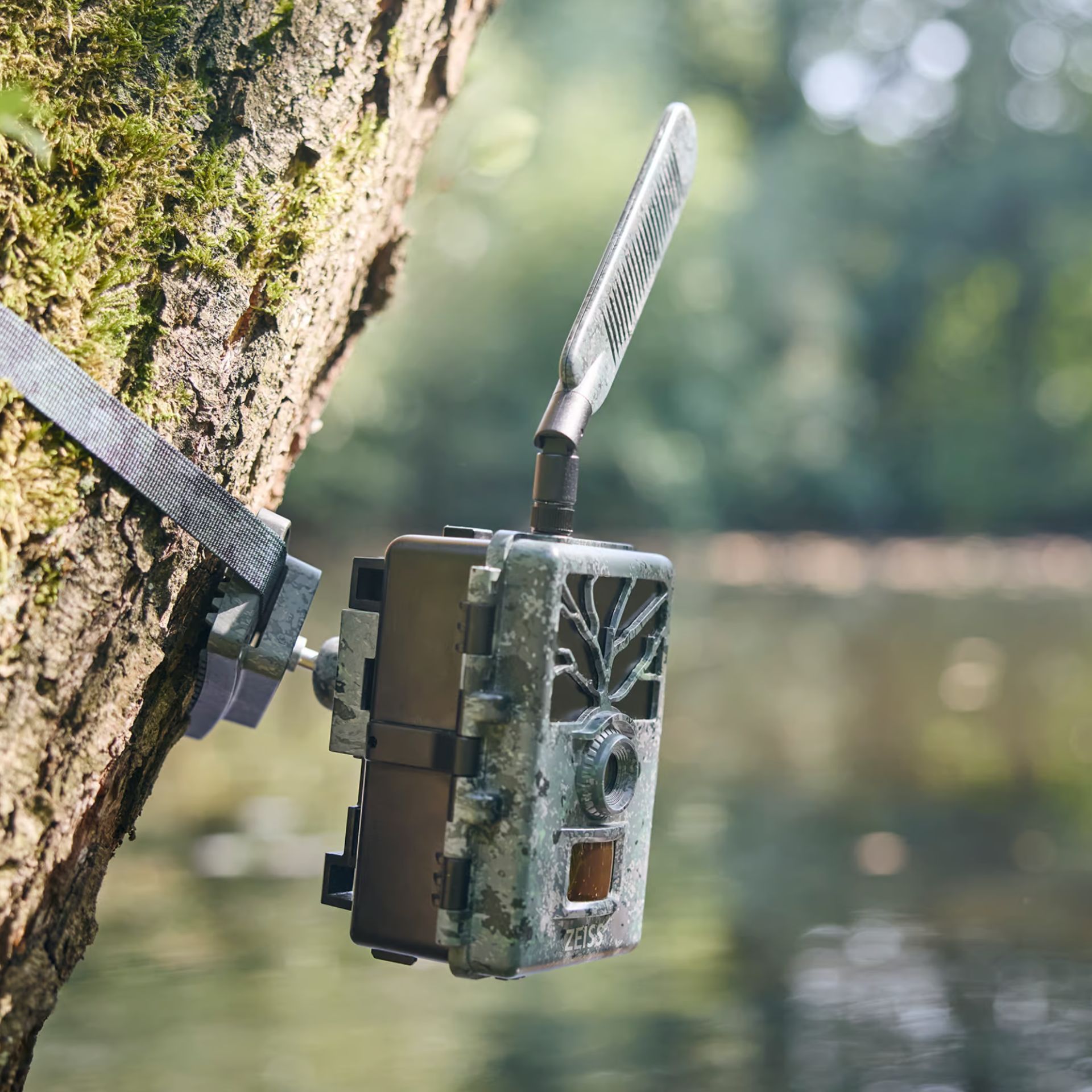 ZEISS Secacam 1 Trail Camera 4G LTE with App Connection, in use