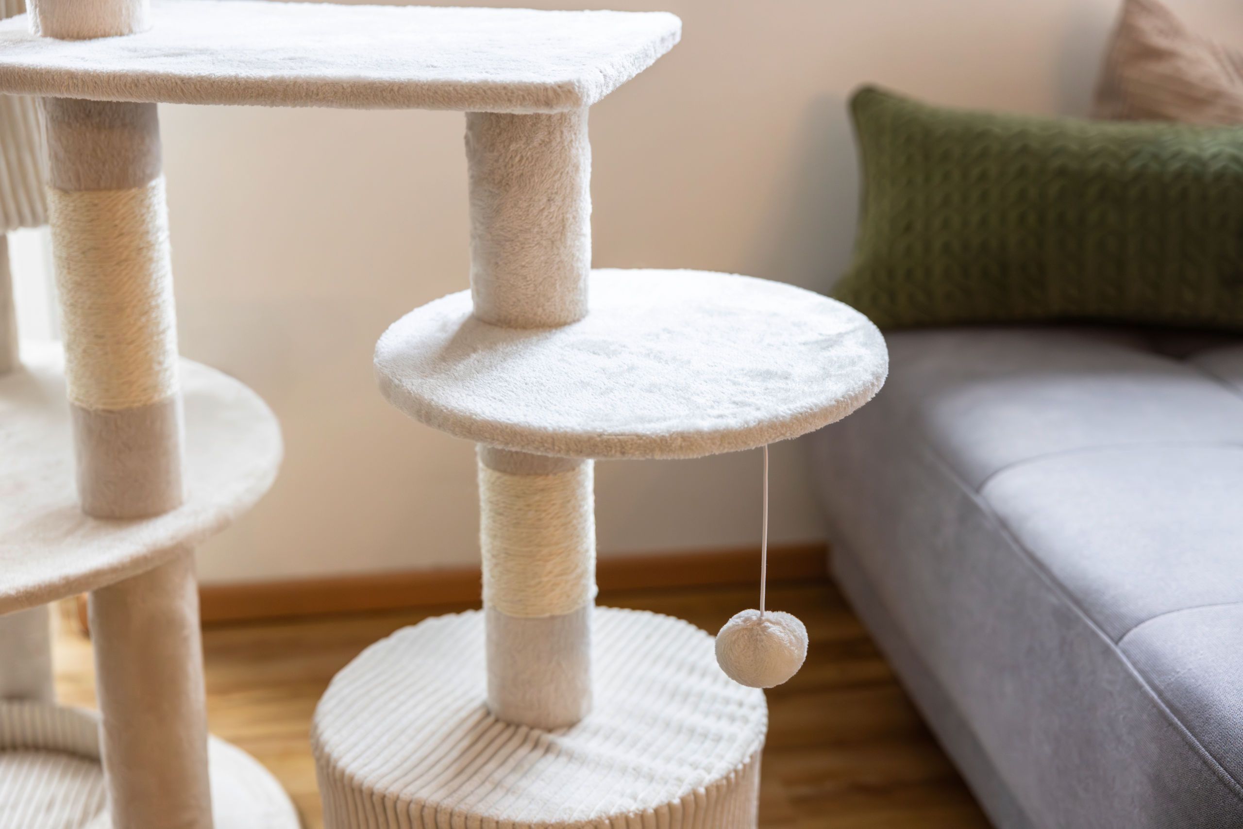 Katzenspielbaum, Kratzturm, creme, Pflockiges Plüsch, Pompon