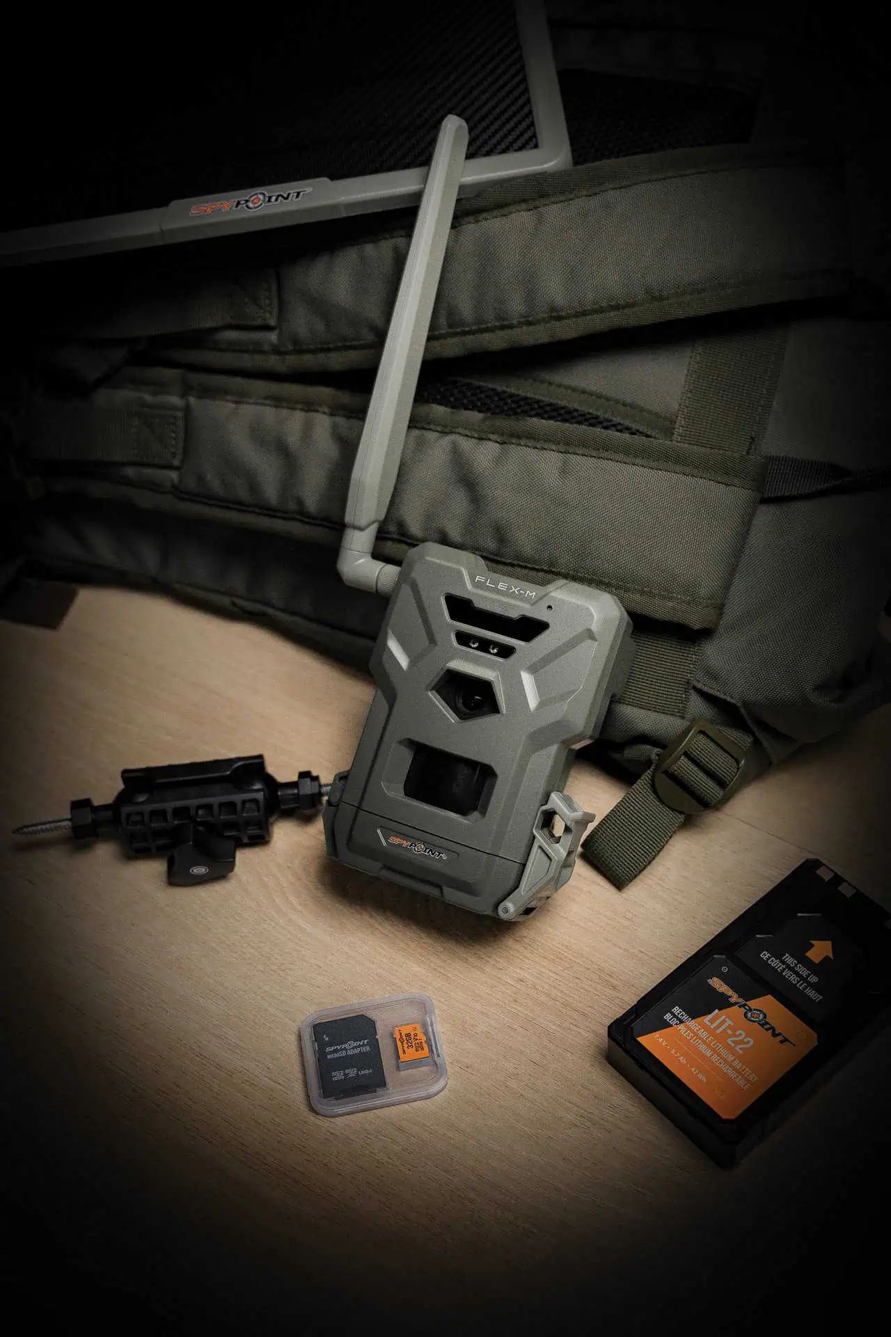 Spypoint Wildkamera FLEX-M Twin Pack, 28 MP mit LTE-Übertragung, Lieferumfang