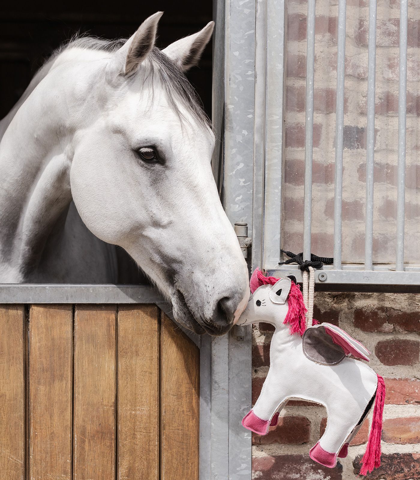 Waldhausen Pferdespielzeug Einhorn Emily, Knackgeräusch