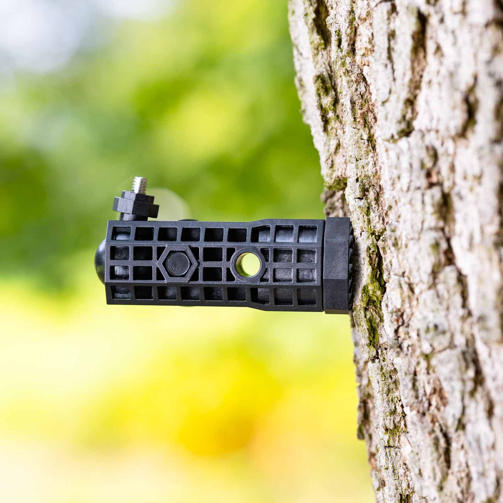 Spypoint Montageschraube MA-500 für Wildkameras, 360° drehbar, im Einsatz