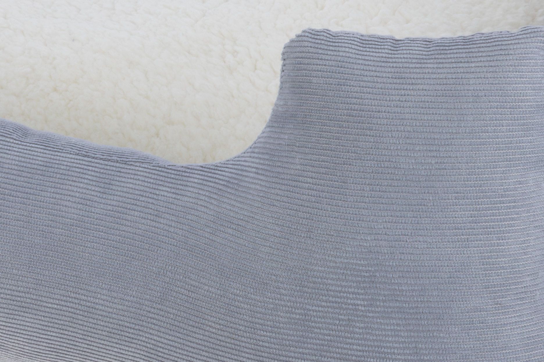 Kerbl Kuschelbett Zoe, Hundebett mit Rand, waschbar, grau-weiß, Detailansicht, Naht