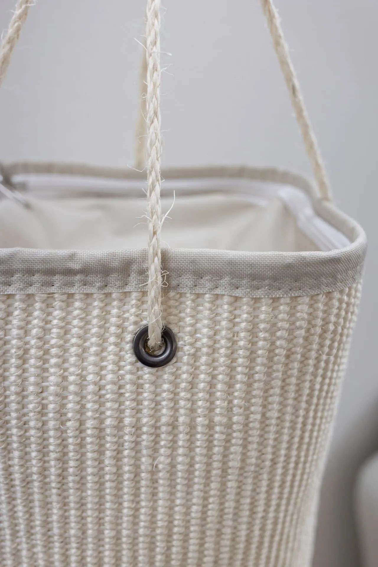 Kerbl Climber mini klättersäck för katter, 20x20x100 cm, detaljbild, handtag