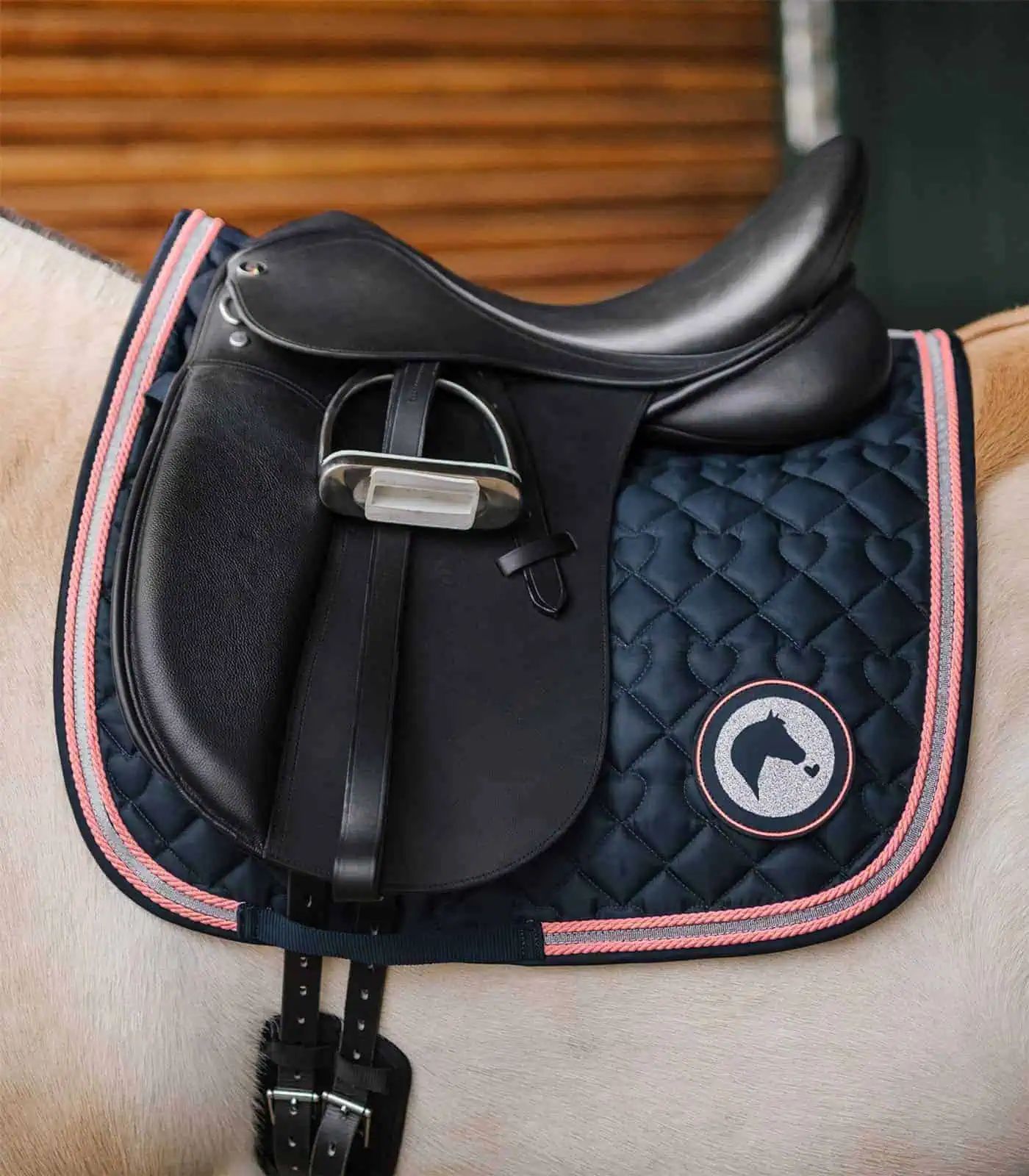Chabraque Waldhausen Lucky à surpiqûre cœurs et cordon pailleté, en utilisation