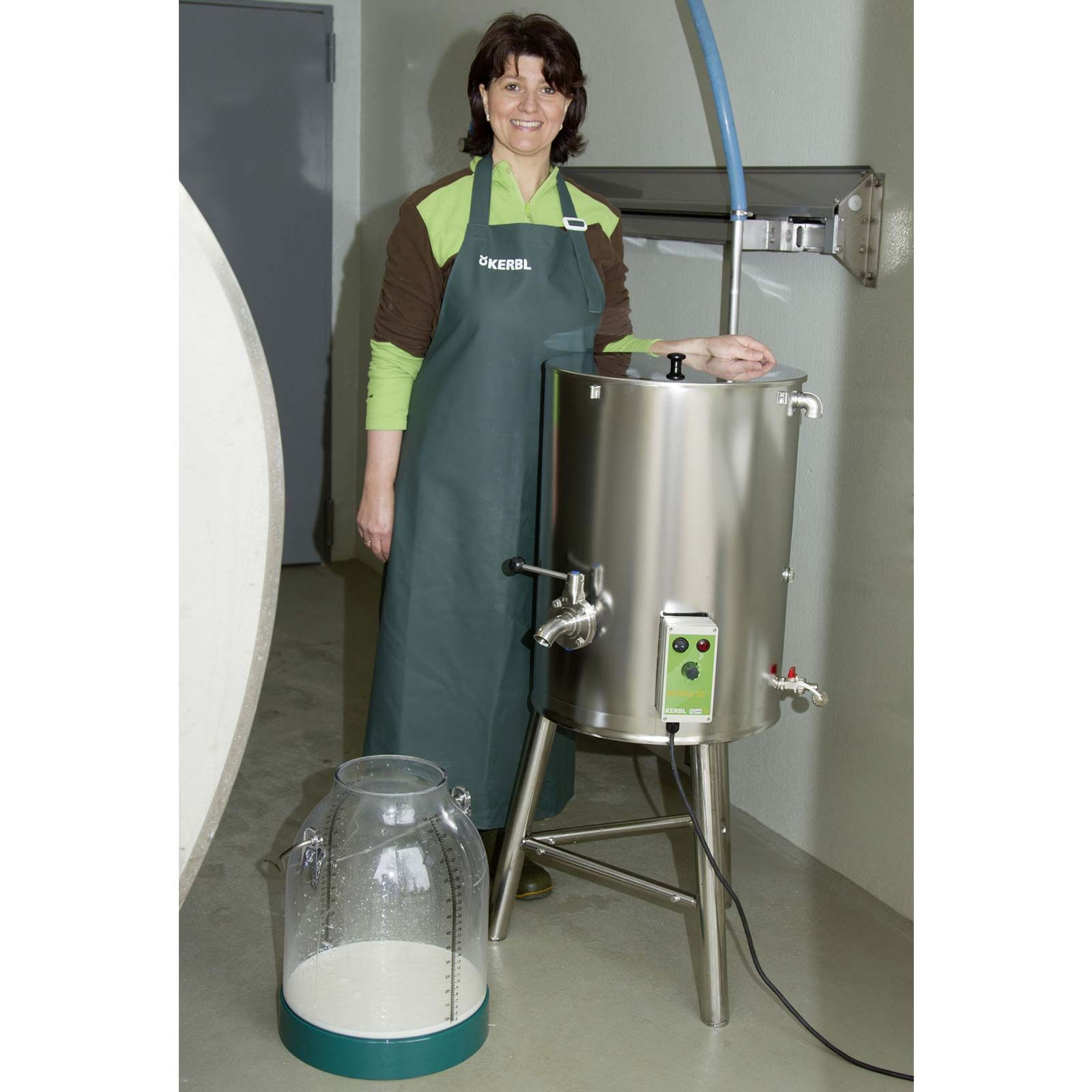 Încălzitor de lapte Kerbl MilkPot 50 litri cu baie de apă, în utilizare
