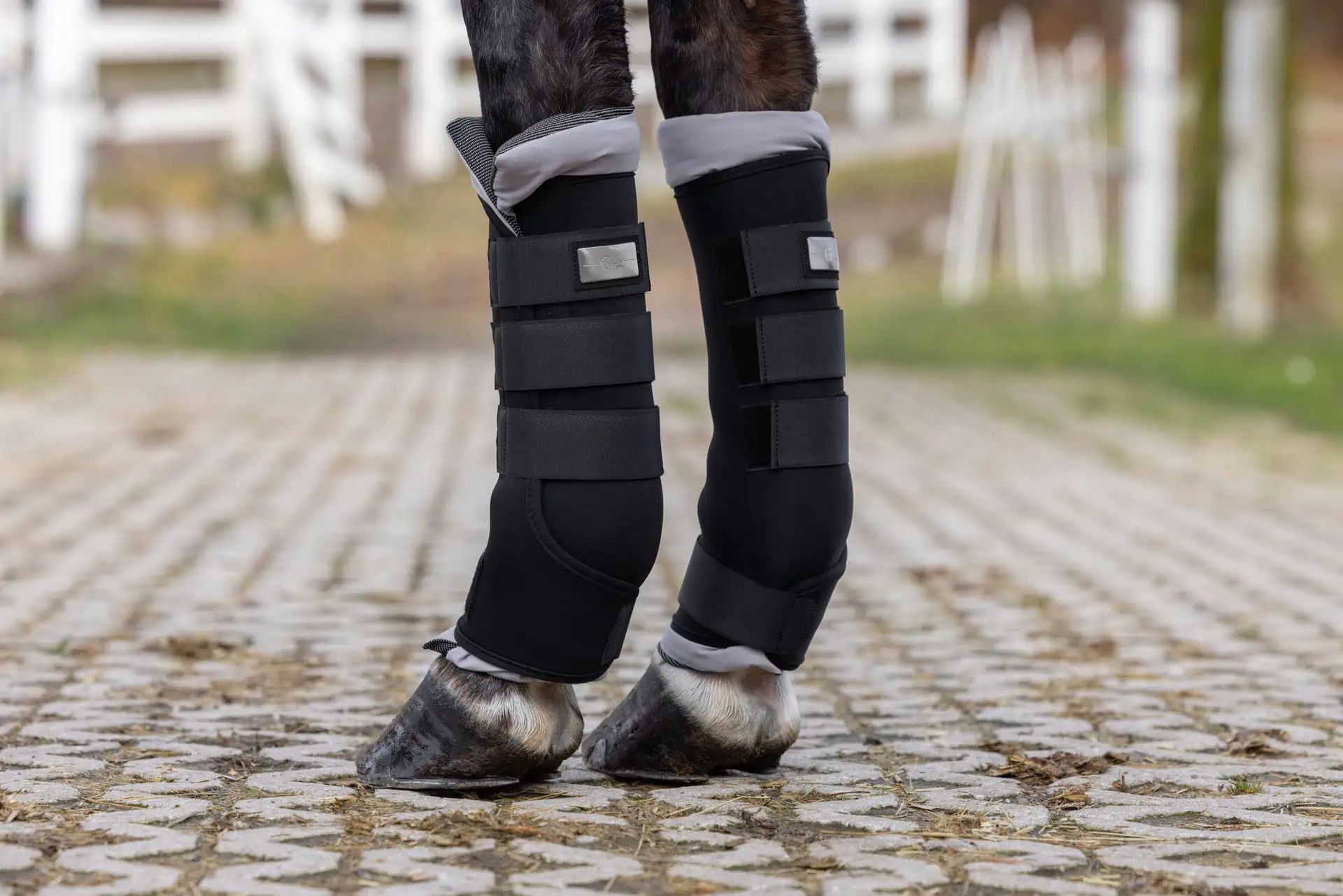 Covalliero CovallieroTherm istállókámáslik, párban, fekete, használat közben