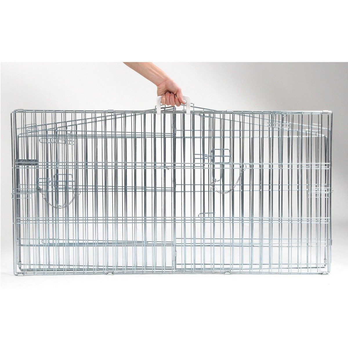 Kerbl Freilaufgehege Easy für Kaninchen 115x115x60 cm, im Einsatz, in der Hand