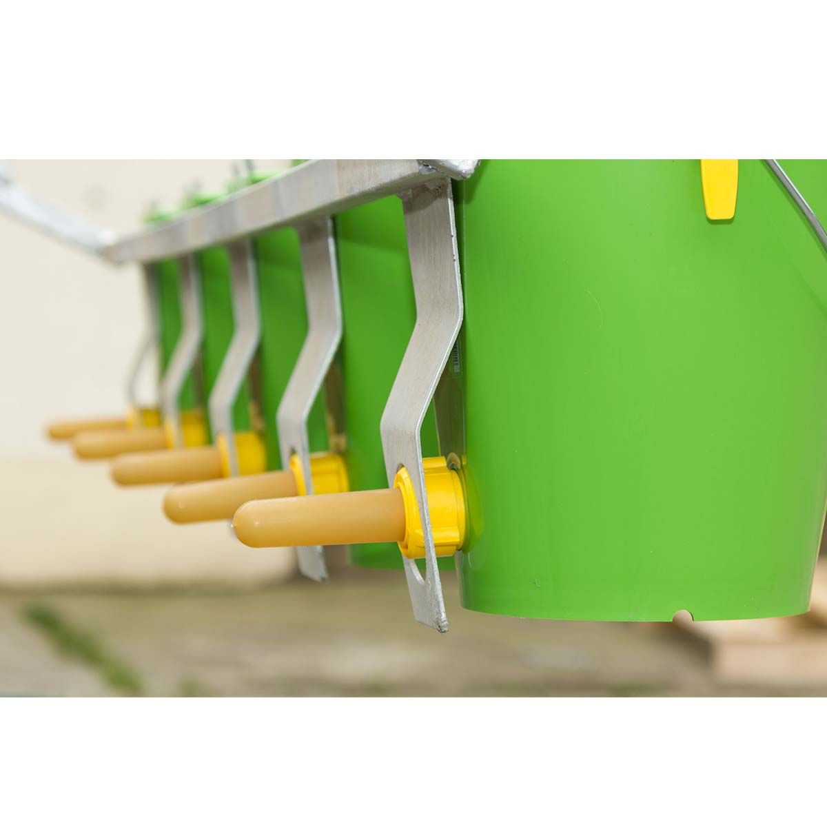 Kerbl Tränkeeimer mit Hygieneventil und Sauger, 8 Liter, Detailansicht, Ventil