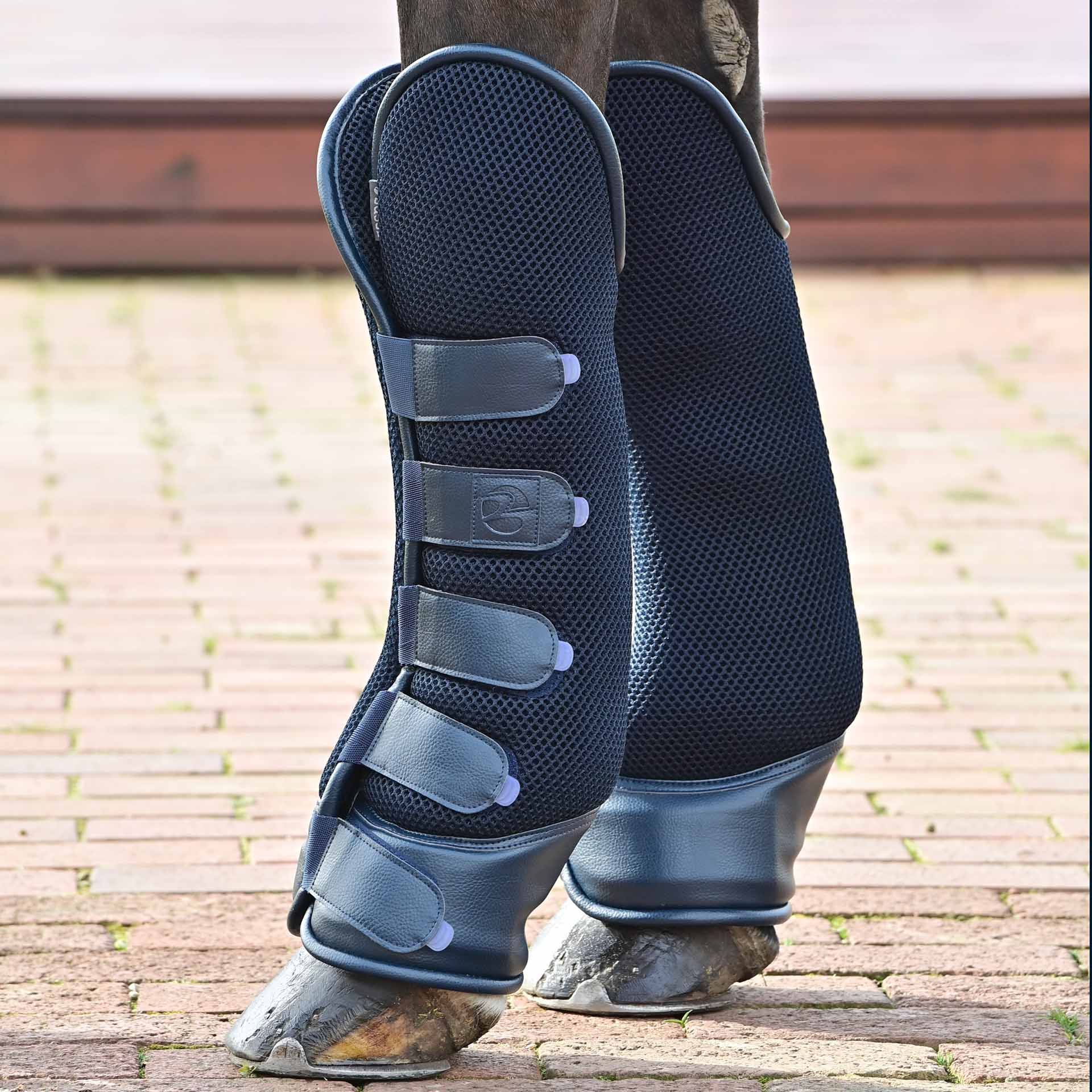 BUSSE Travelling Boots 3D AIR EFFECT with Breathable Mesh for Horses, in use, in the stable