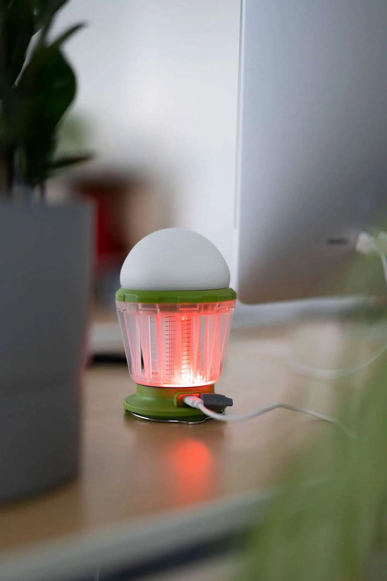 Lampe de camping solaire LED anti-moustique vert fluo