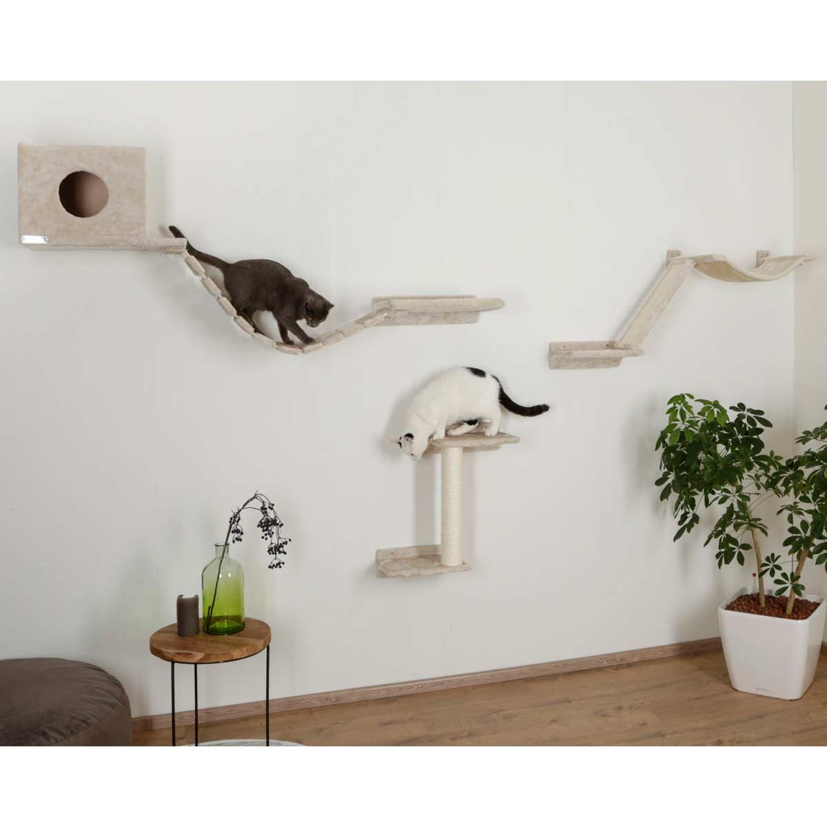 Kerbl Everest Kletterwand für Katzen, 9-teilig, mit Höhle, im Einsatz