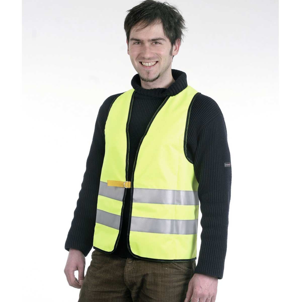 Gilet de sécurité jaune Kerbl, fortement réfléchissant à 2 bandes, en utilisation