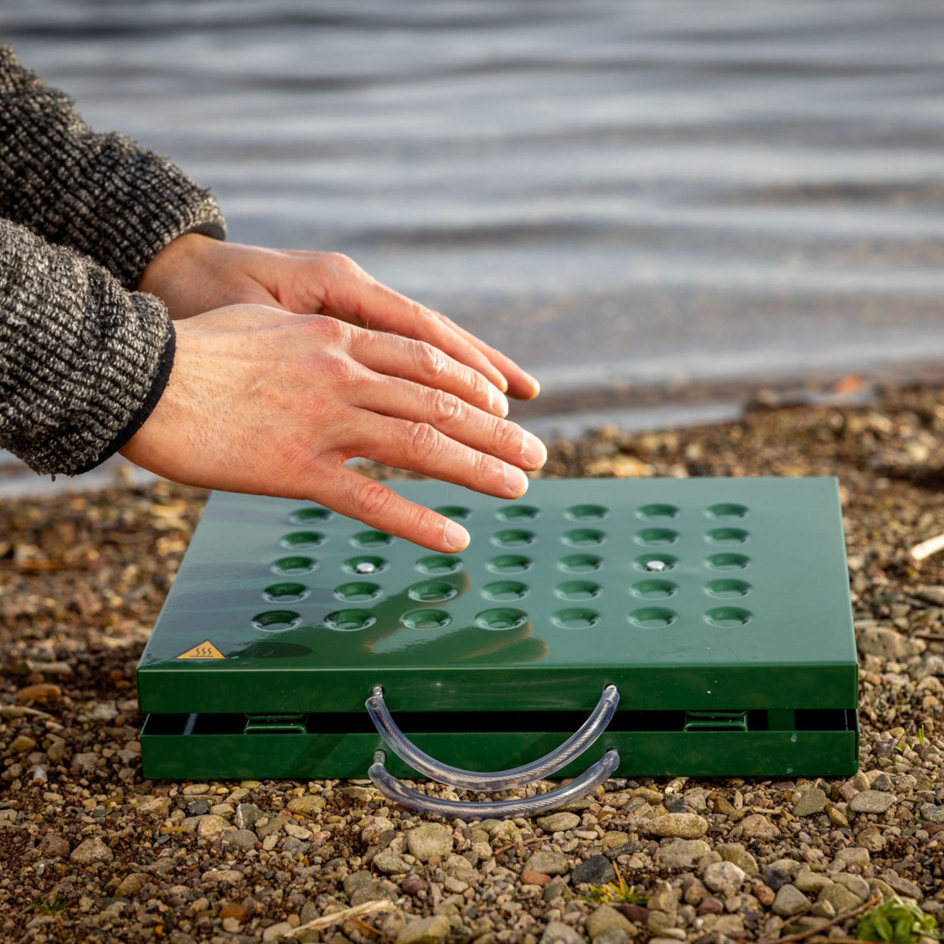 Eurohunt Teelichthizer, in use, held in hand