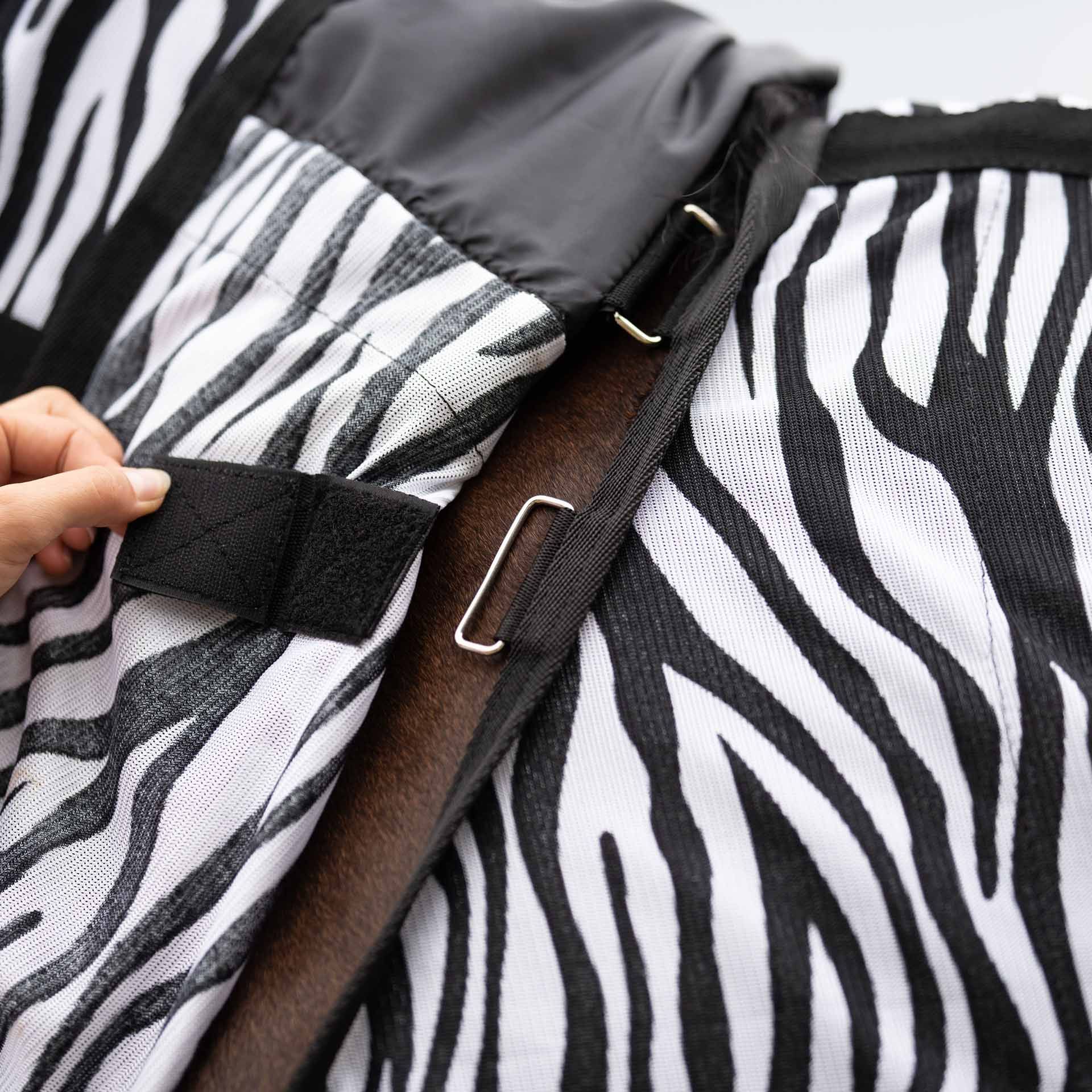 BUSSE Outdoor-Fliegendecke COMFORT FLEXI ZEBRA, Pferdedecke, Detailansicht, Verschluss