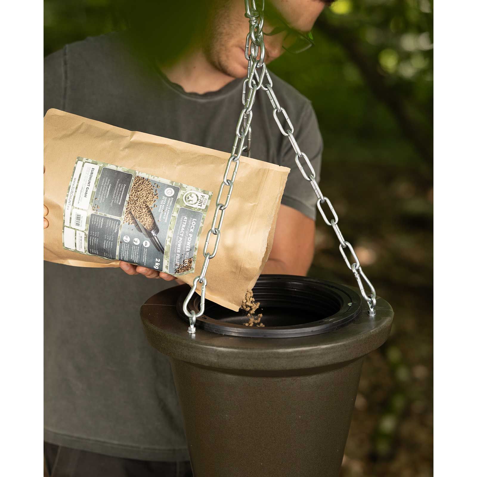 EUROHUNT Automatic Feeder Evolution, in use, held in hand