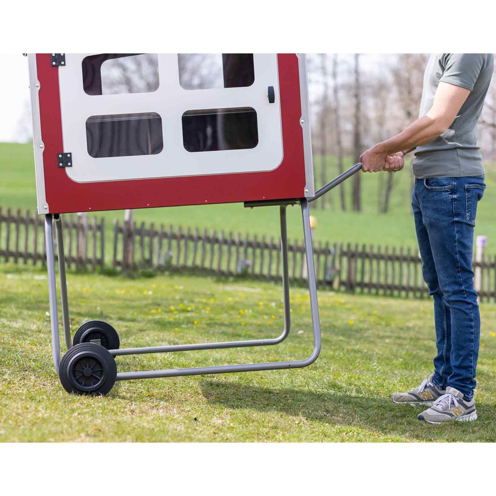 Kerbl mobiler Hühnerstall MOBILE COOP Holz, 92x113x138 cm, im Einsatz, Rad