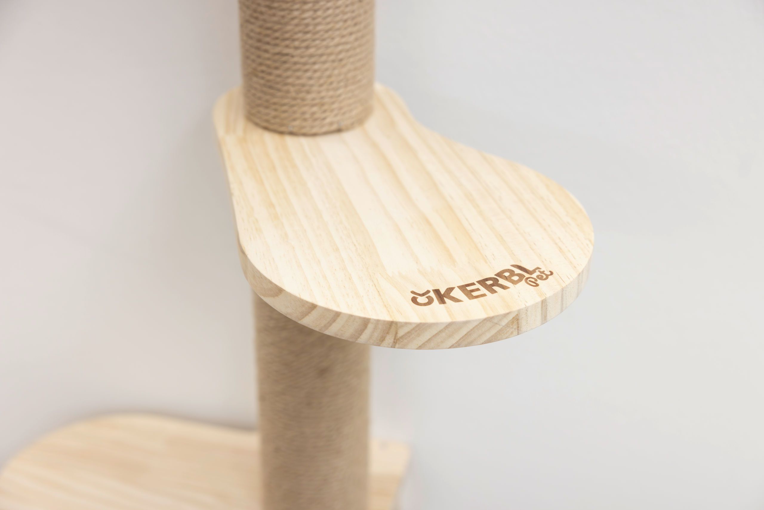 Kerbl Kratzbaum Timber für die Wand, 19 x 16 x 208 cm, braun