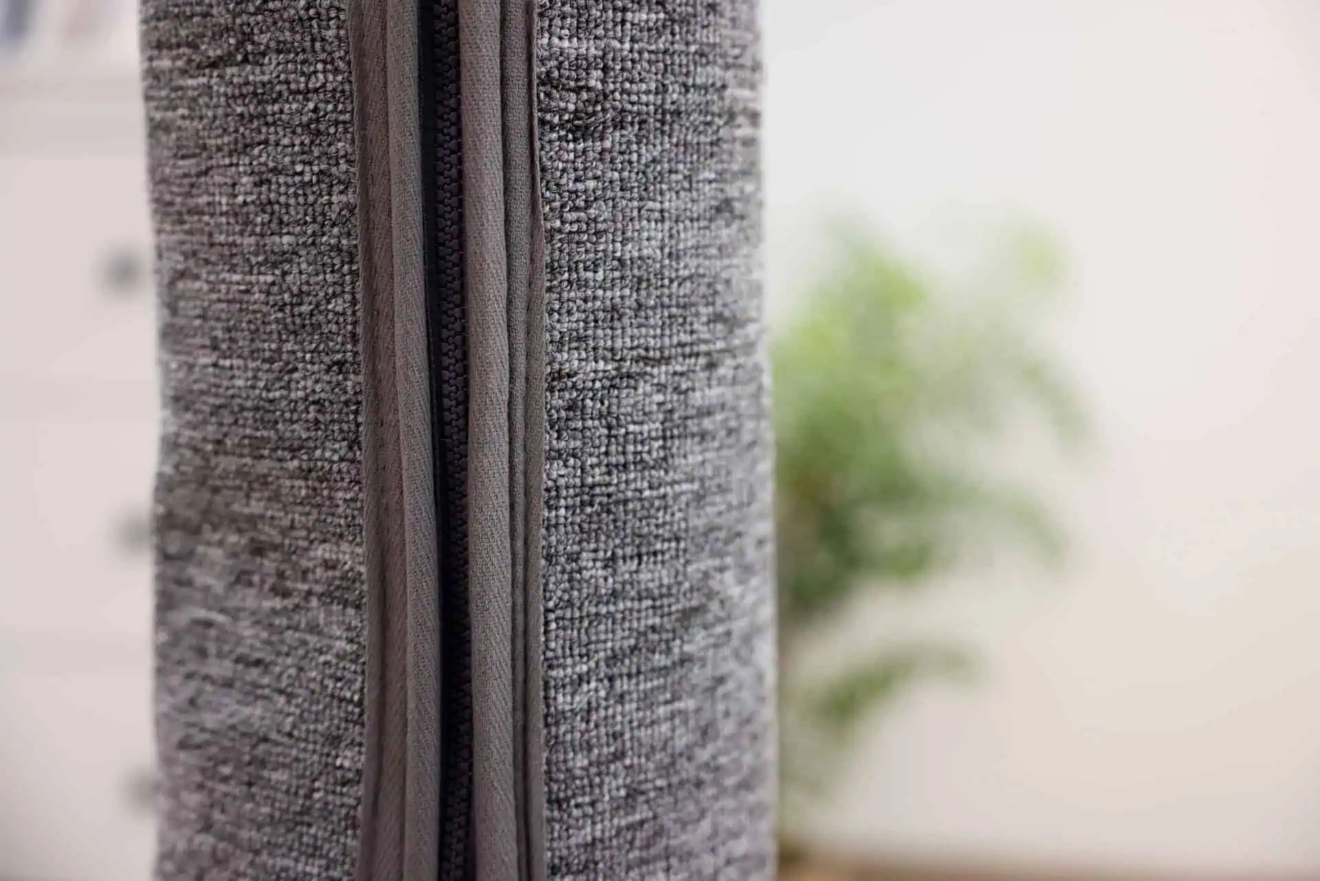 Kerbl Klättersäck Carpet för katter, grå, 240 cm, med klösyta, detaljbild, förslutning