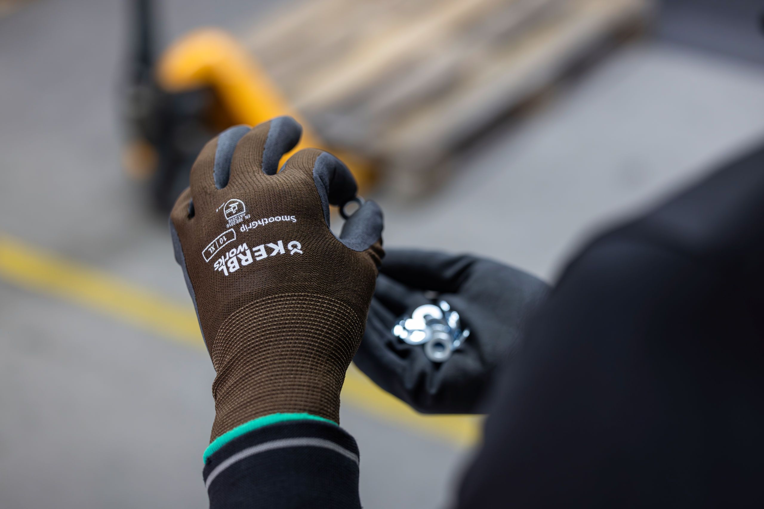 handschuhe, Arbeitshandschuhe, braune Handschuhe, Text auf Handschuh, Griff-Handschuh