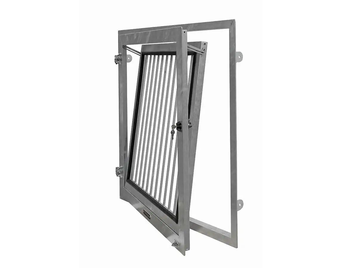 Growi Stallfenster gerade, dreh-kippbar, robust, 1x1 m, für Stallgebäude, Anwendungsbeispiel