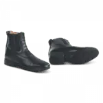 Zwei schwarze Lederstiefeletten mit elastischem Einsatz und Reissverschluss an der Seite