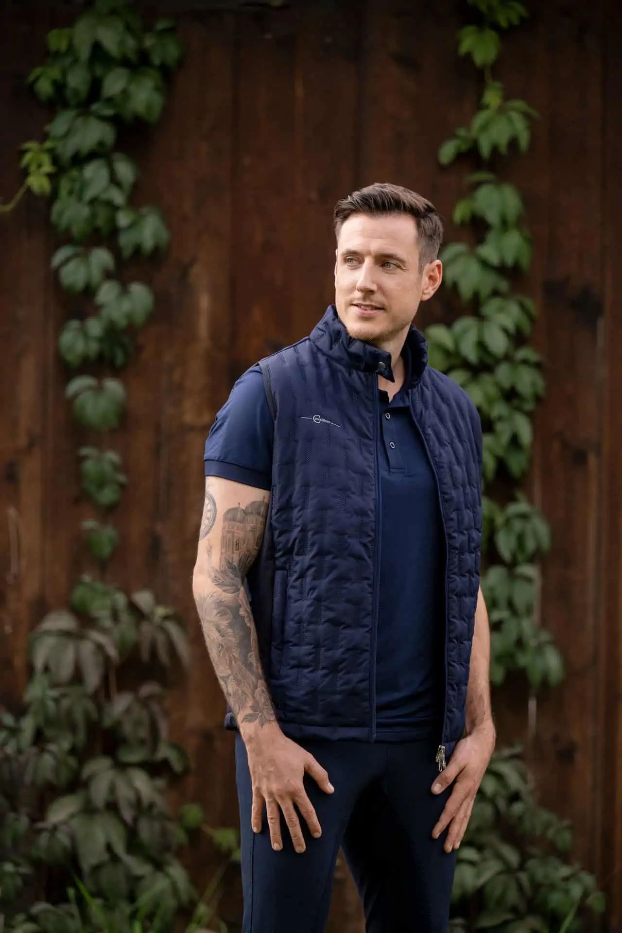 Covalliero Hybrid Vest Men, lightweight & breathable, front view