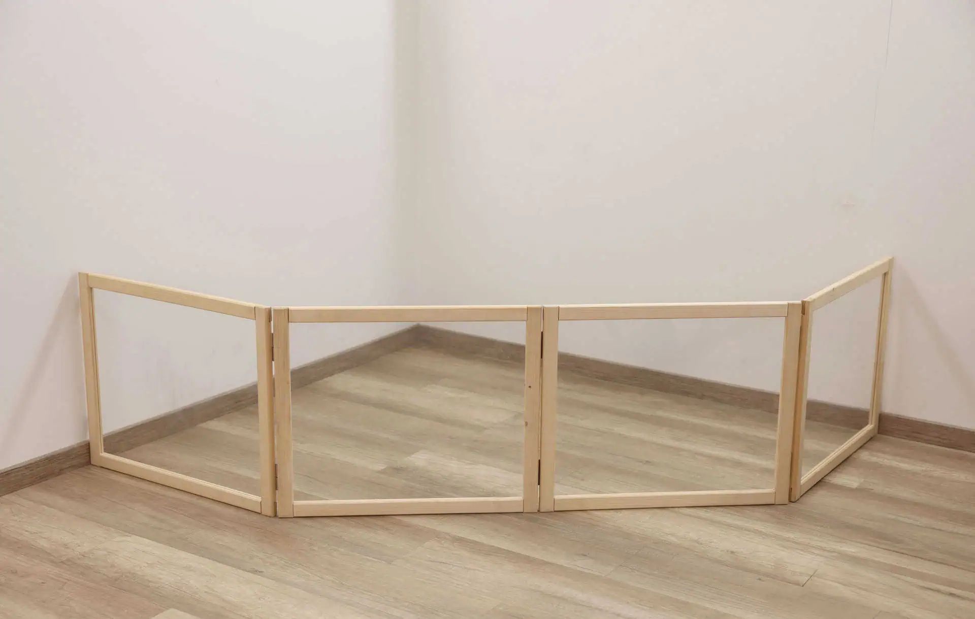Kerbl Pet Indoor Kleintierauslauf Raumteiler mit Plexiglaswänden, Vorderansicht