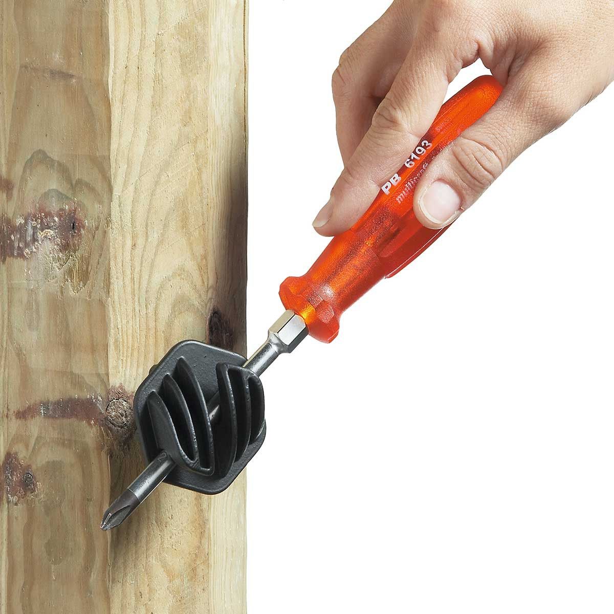 Isolateur de corde AKO Easy Cord, 70 pièces avec visseur, en utilisation, piquet