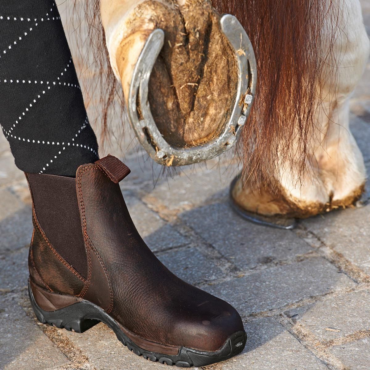 BUSSE Jodhpur-Stiefelette PROTECTION mit Stahlkappe, braun, im Einsatz