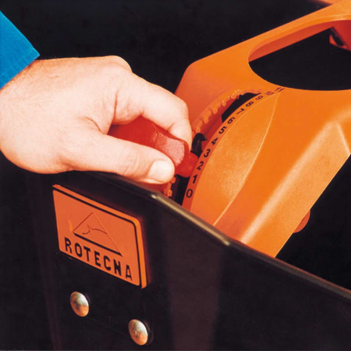 Kerbl Distributeur automatique TR-5 pour porcelets, 120 litres, commandes, graduation