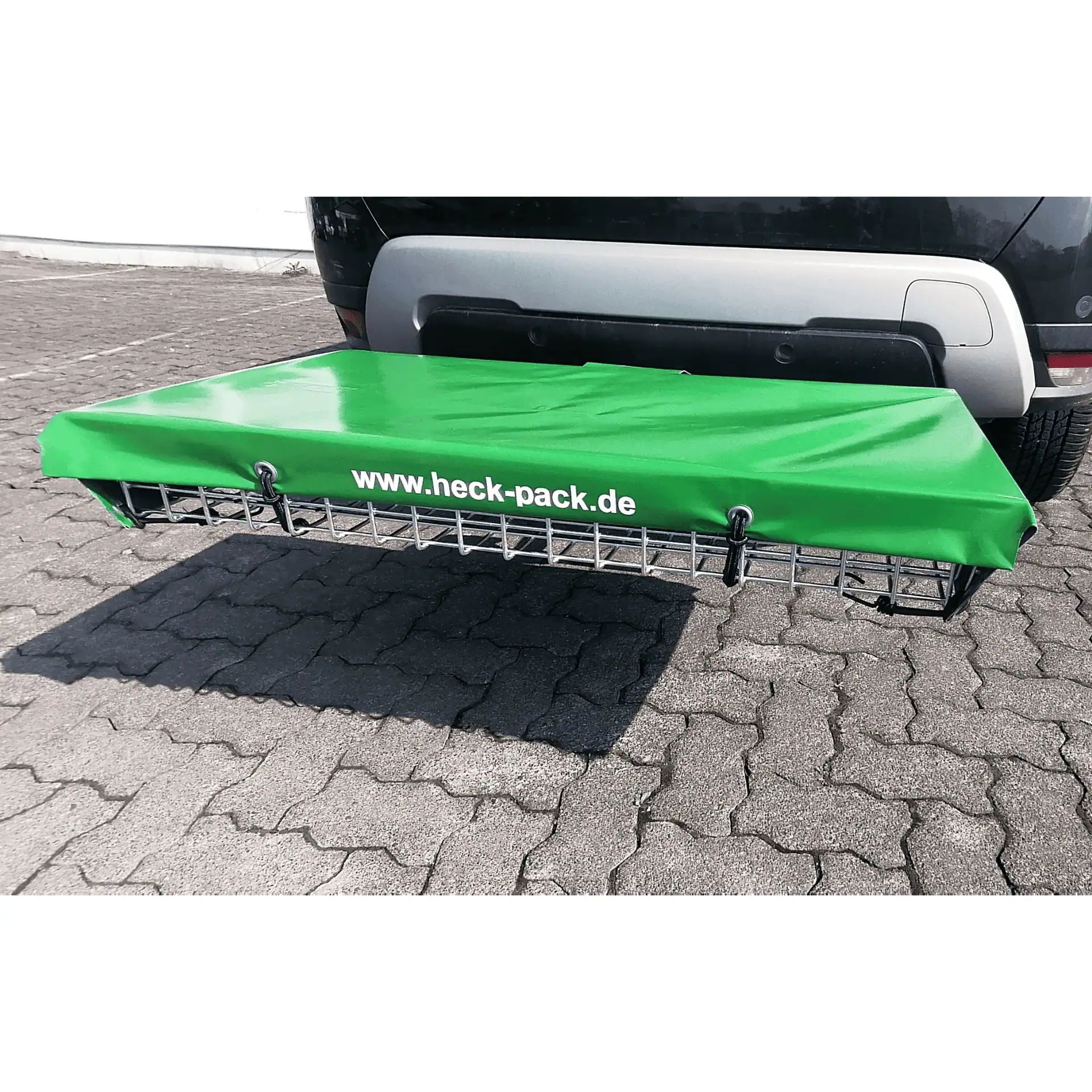 Heck-Pack Allzweck-Abdeckplane für Heckträger, grün, im Einsatz