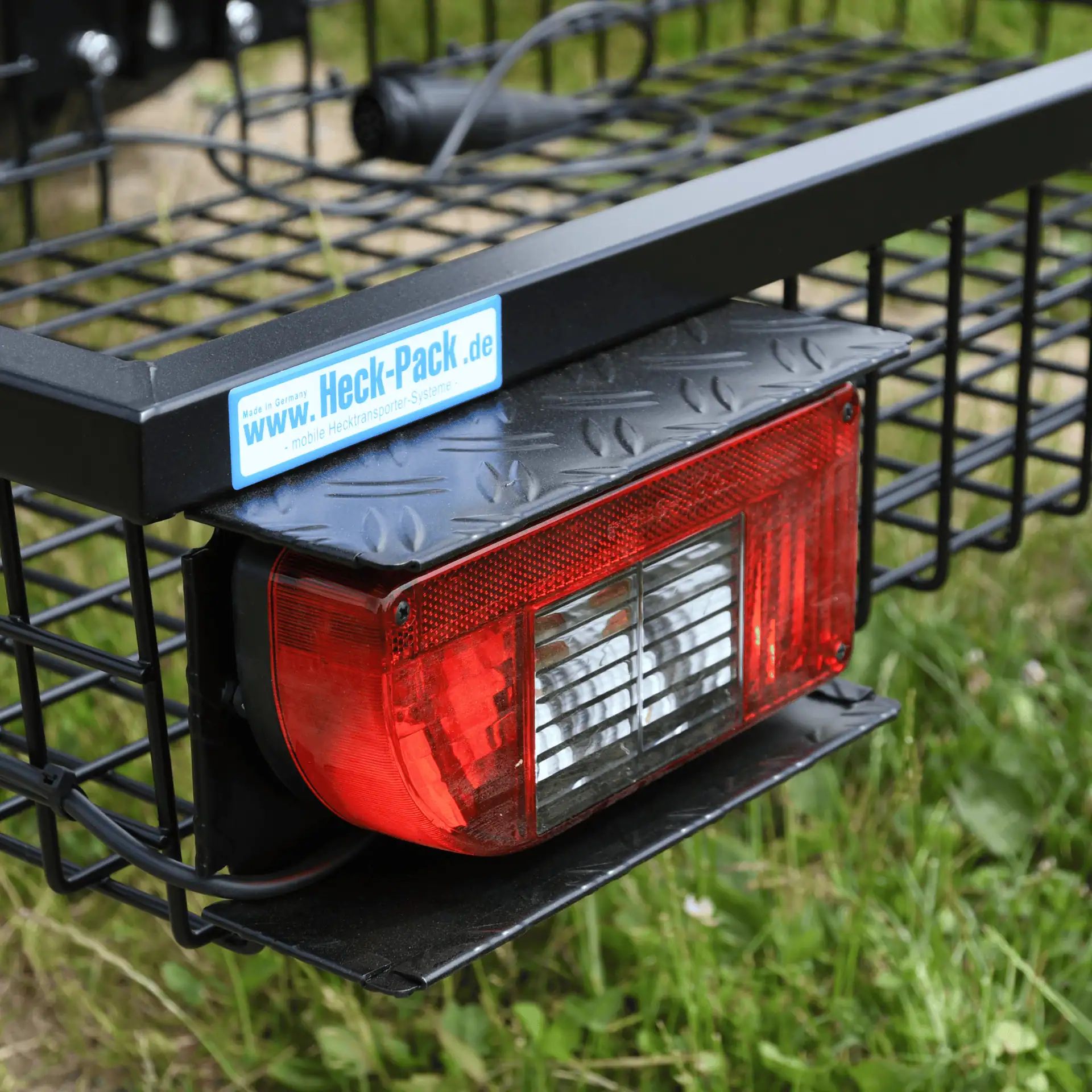 Heck-Pack Beleuchtung 7-polig für Hecktransporter, schwarz, Detailansicht