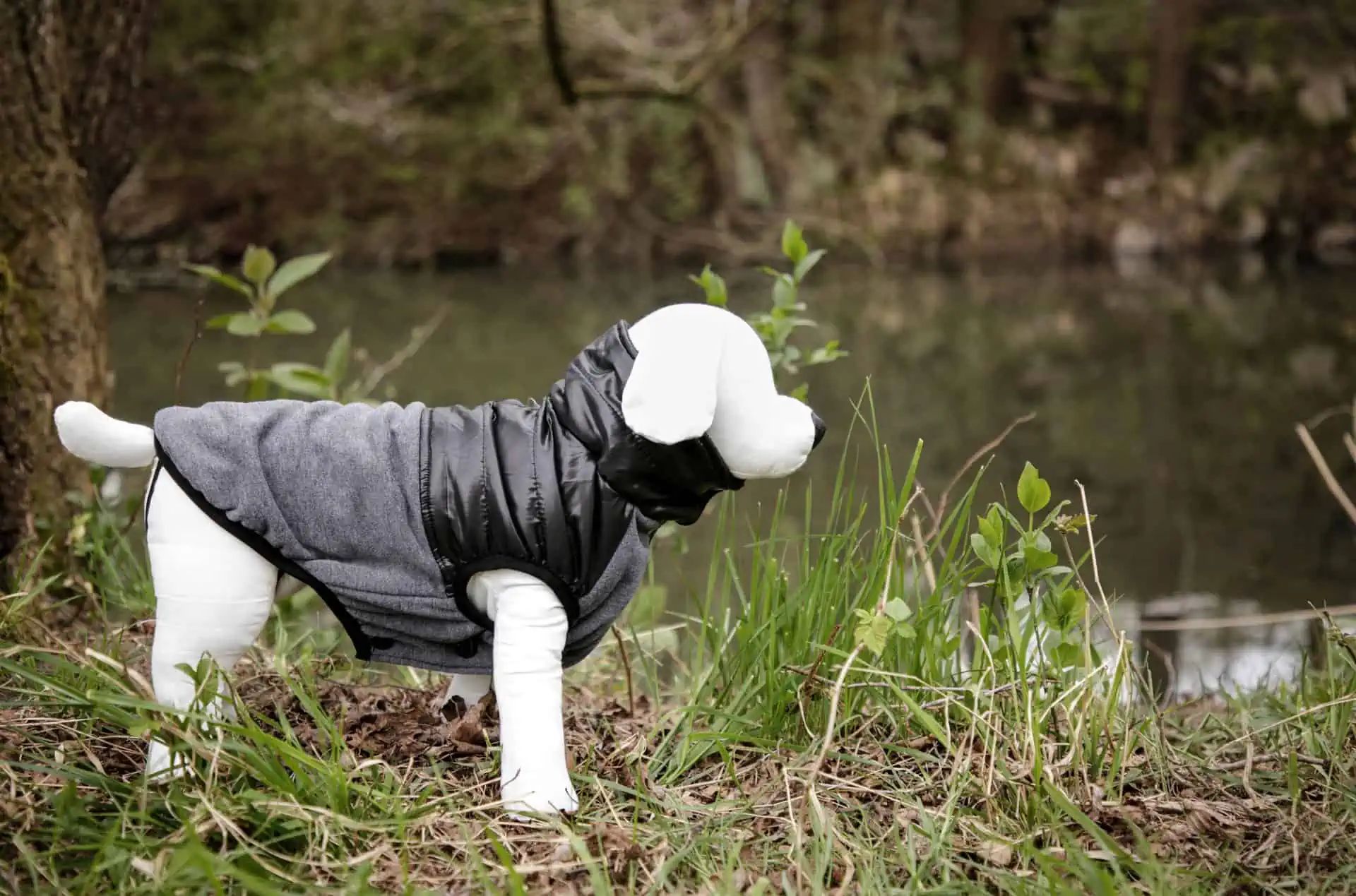 Kerbl Hundemantel Quebec, Hybridmantel mit Beinschlaufen, im Einsatz