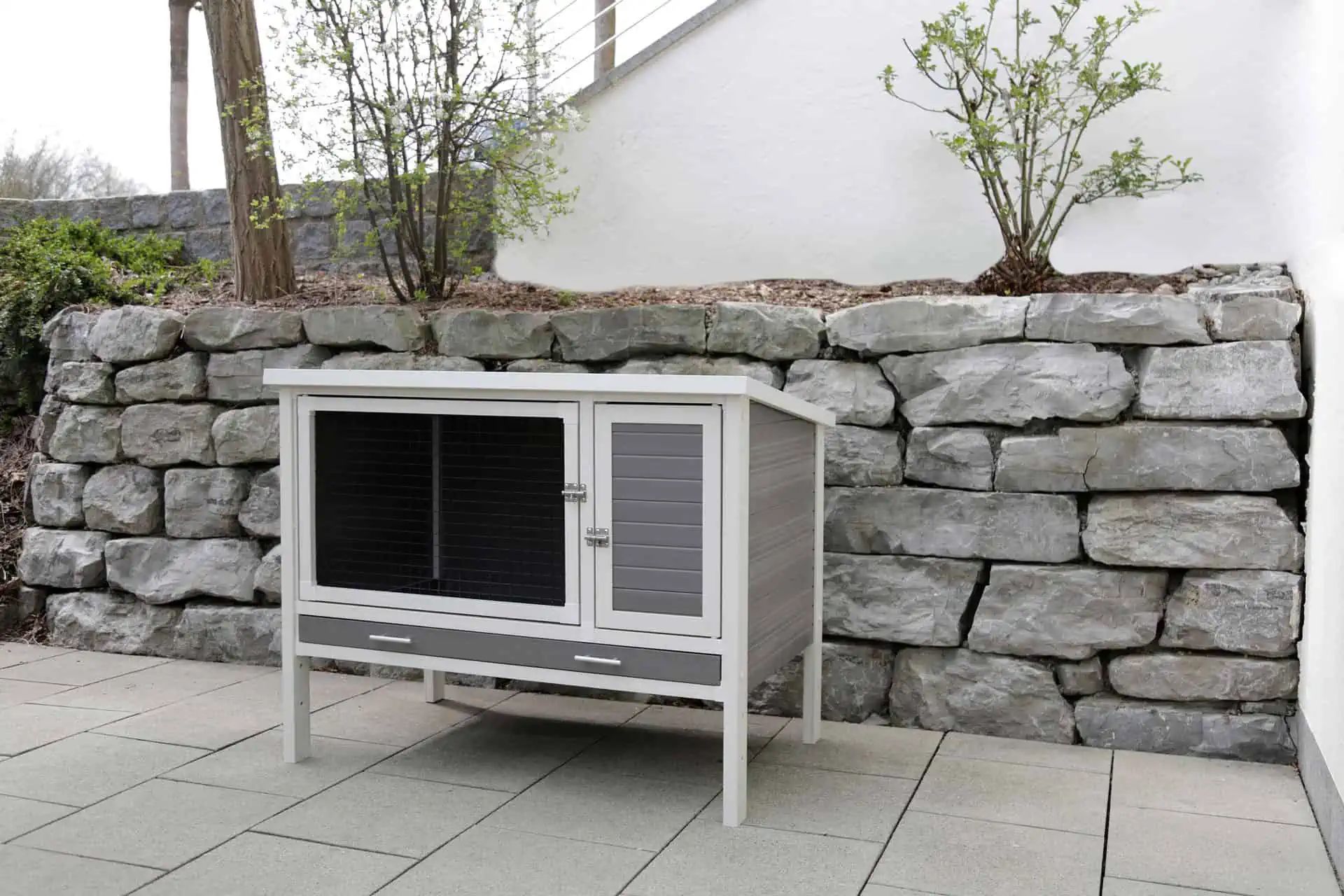 Kerbl ECO-Kunststoffstall Samy XL Kaninchenstall für Nager, 116x73x92 cm, im Einsatz