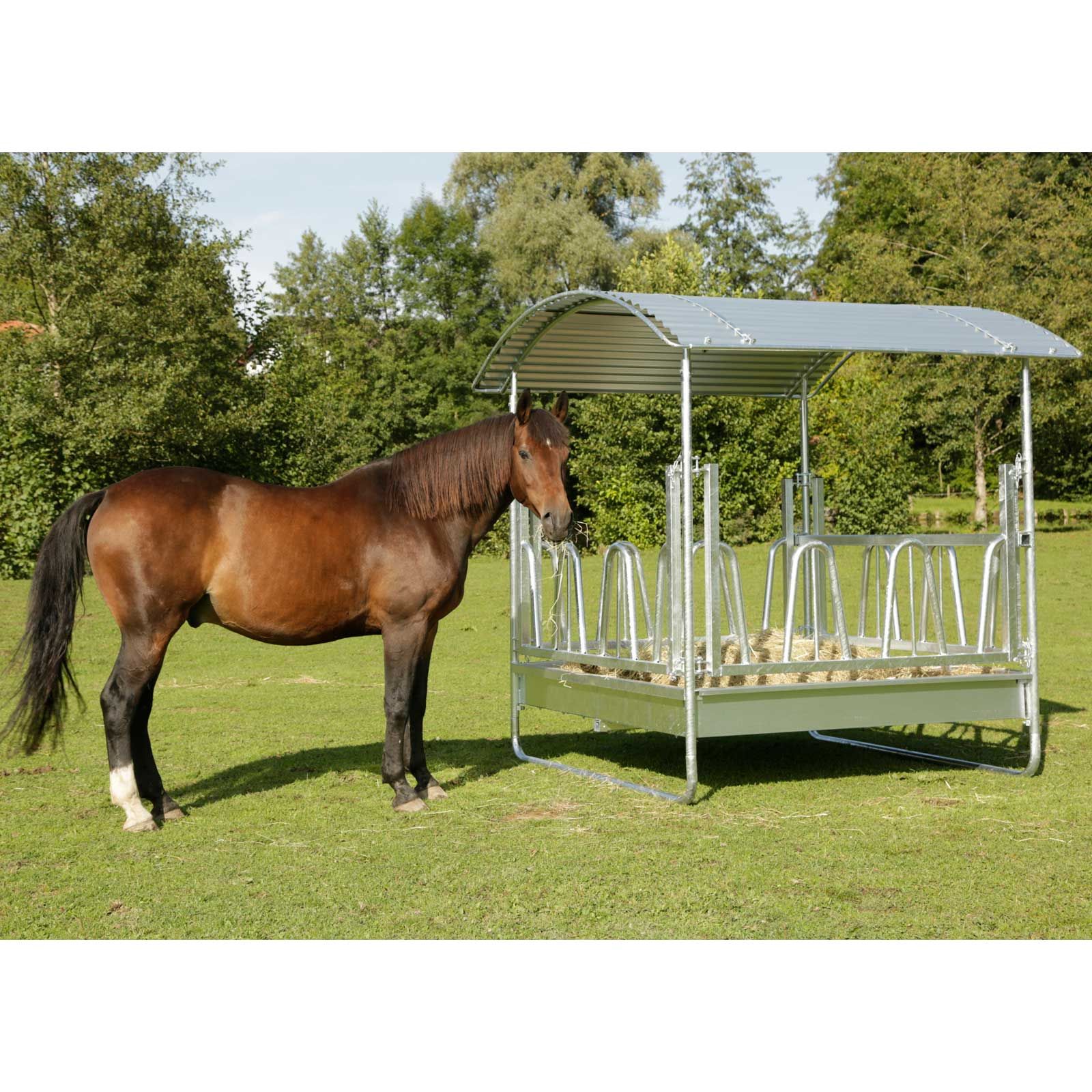 Kerbl Râtelier carré Cheval & Bovin avec cornadis en palissade, en utilisation