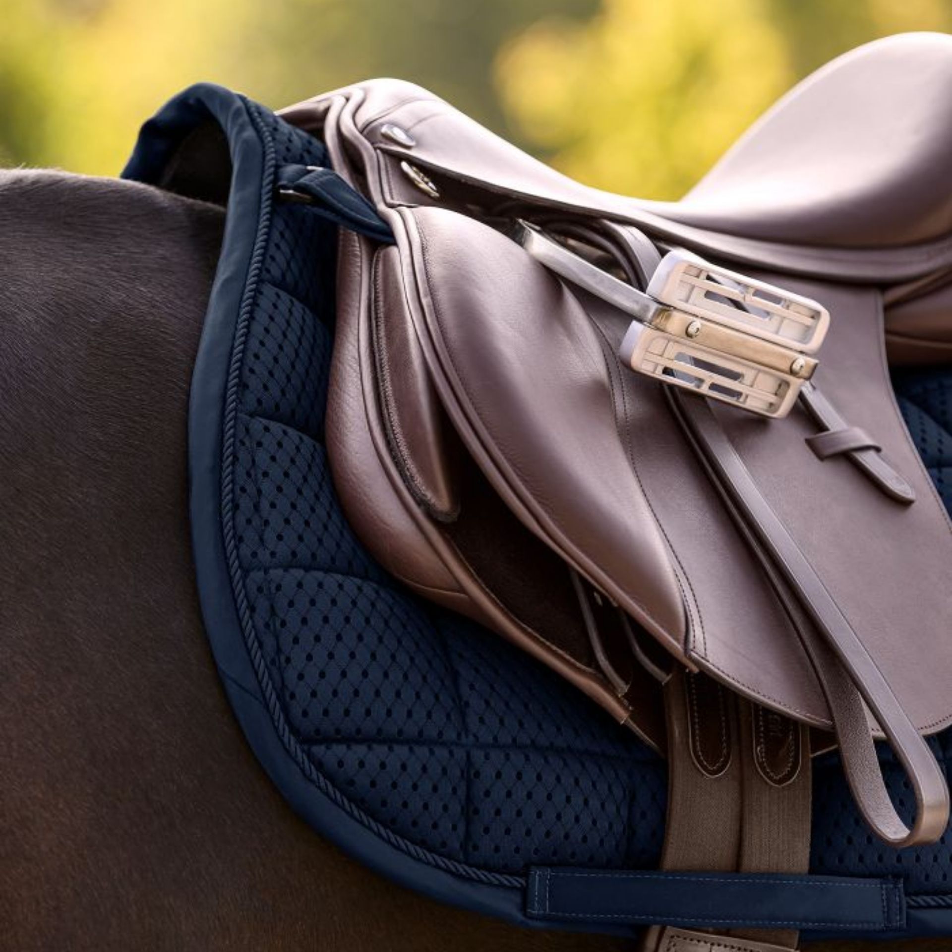 Waldhausen Saddle Pad Breath Performance, breathable with mesh spine channel, in use