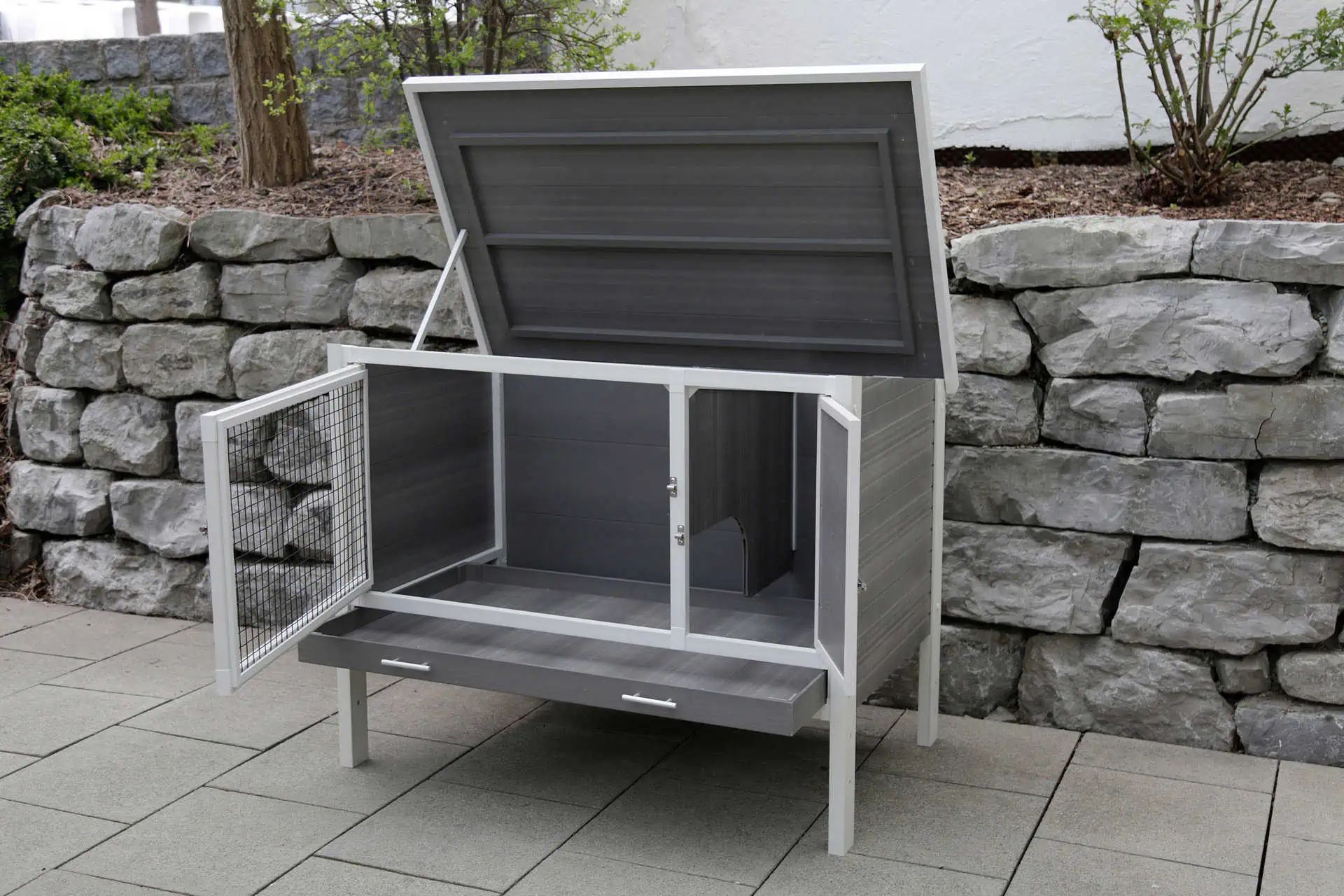 Kerbl ECO-Kunststoffstall Samy XL Kaninchenstall für Nager, 116x73x92 cm, im Einsatz