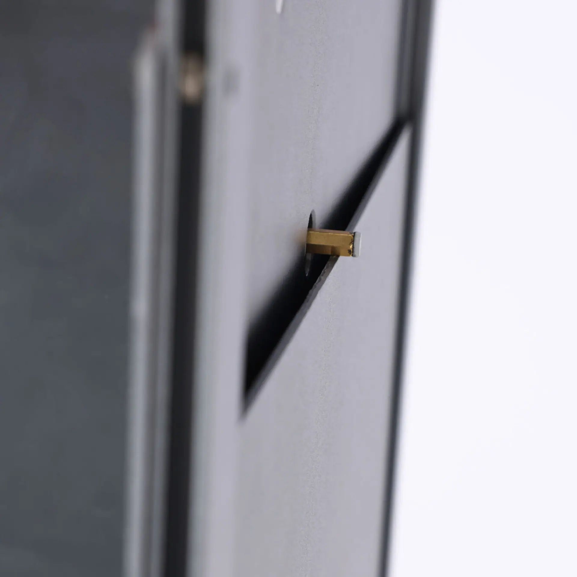 Kerbl Automata Tyúkajtó Napelemes Szett EasyProtect Tyúkólhoz, részlet, zár