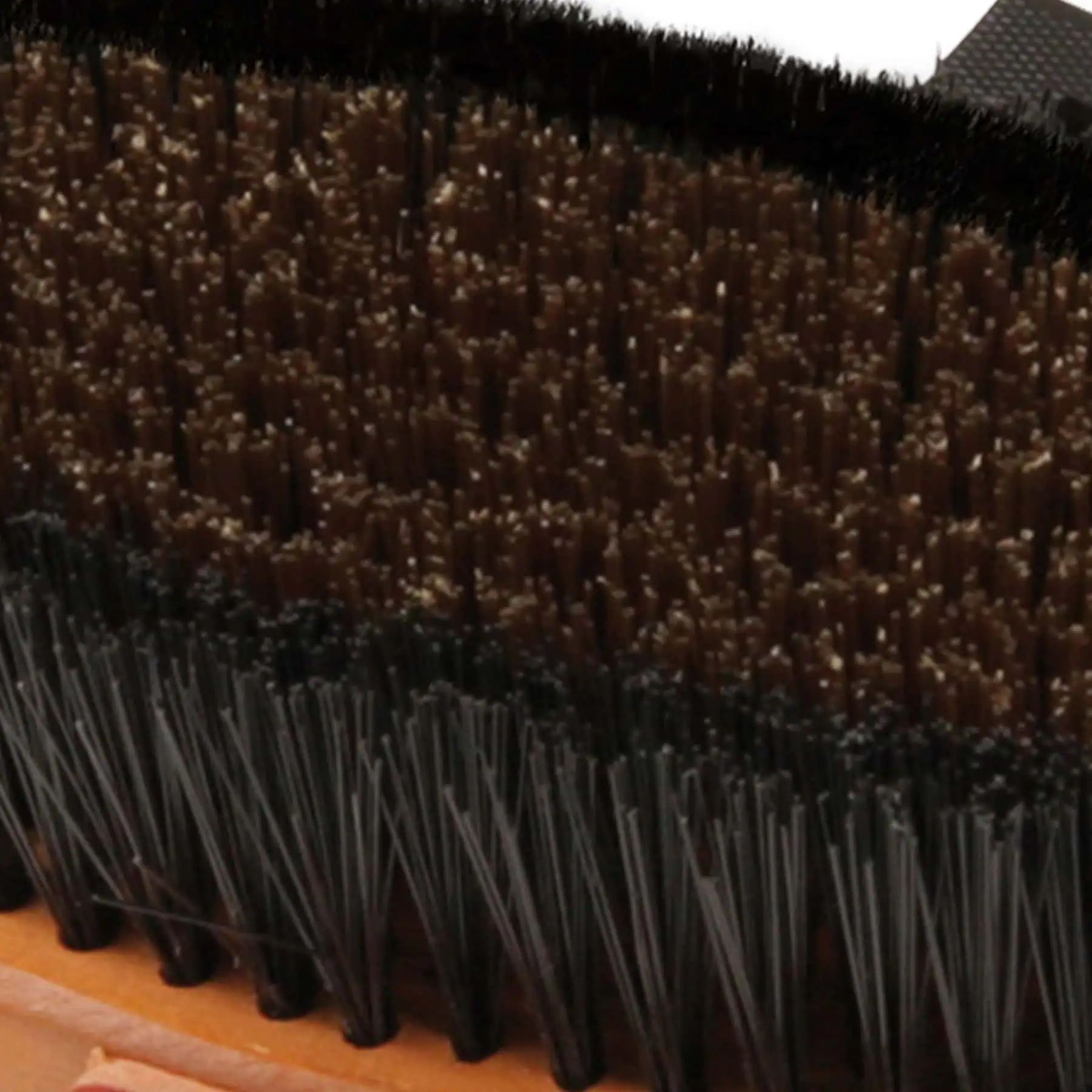 Brosse de pansage Waldhausen HardWood 19 cm, soies synthétiques, naturel, détail, matière