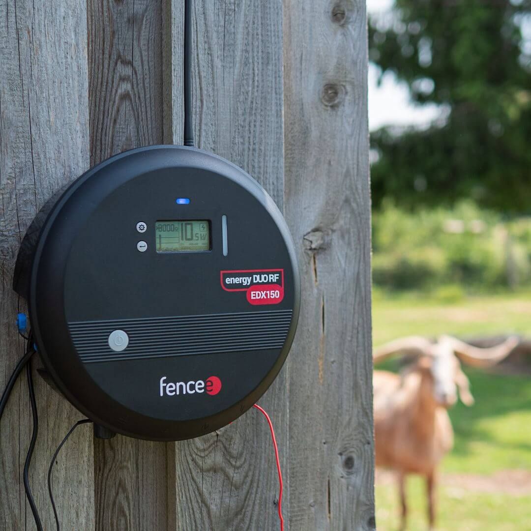 fencee Intelligens elektromos kerítés távirányítós készülék EDX150, 15 Joule, használat közben