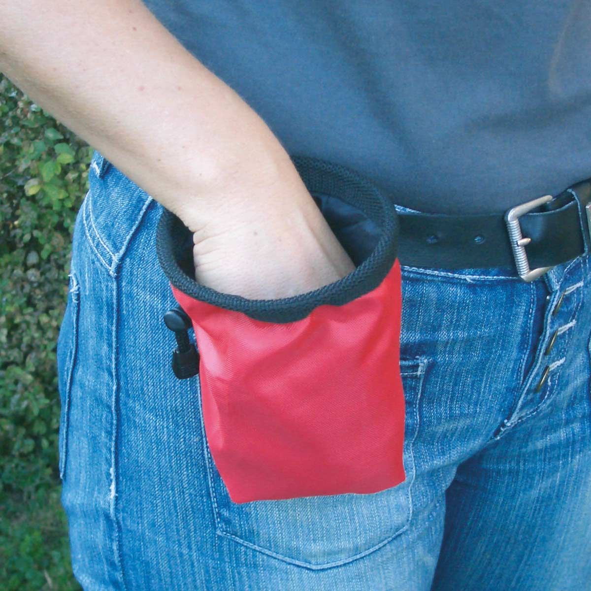 Kerbl Dog Treat Bag, Training Pouch 500 ml, Red, Durable Polyamide Material, in use, held in hand