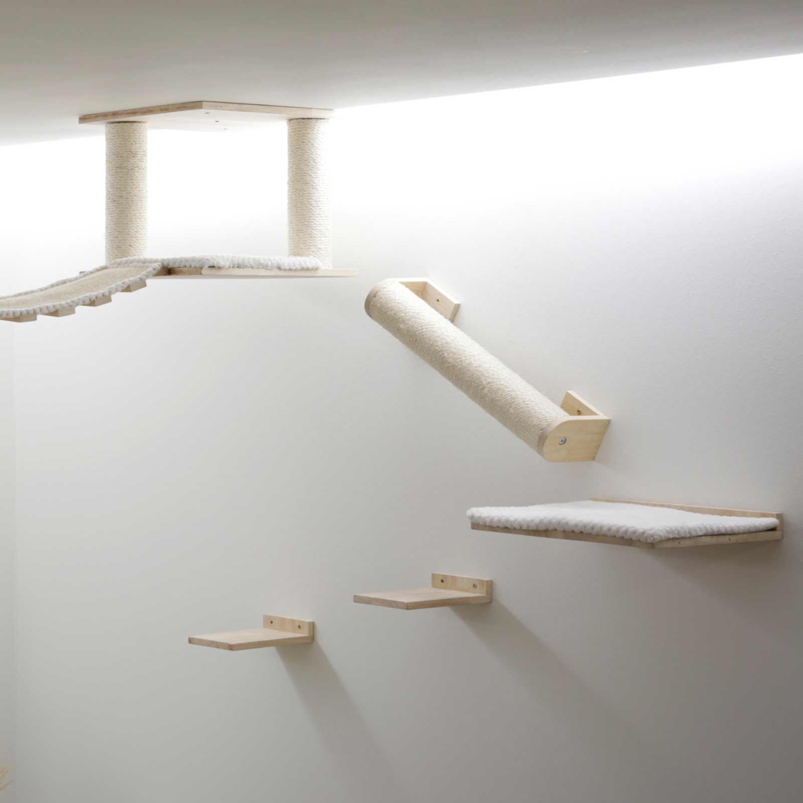 Kerbl Katzenkletterwand Top XL, 7-teilig, Massivholz, im Einsatz