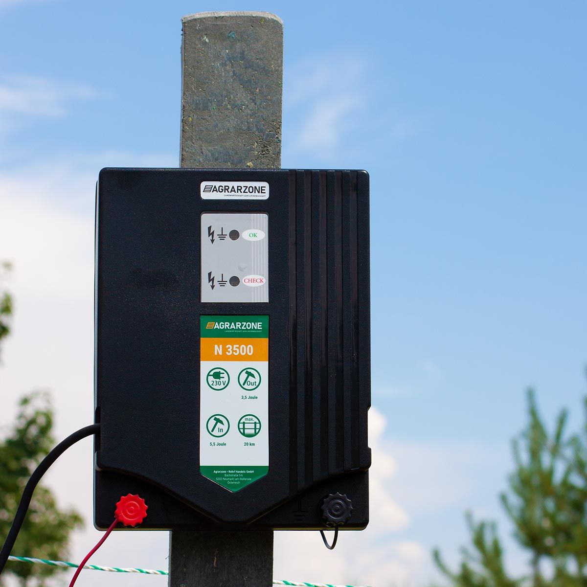 N 3500 Elstängsel 230V, 5,5 Joule, i användning, på hagen