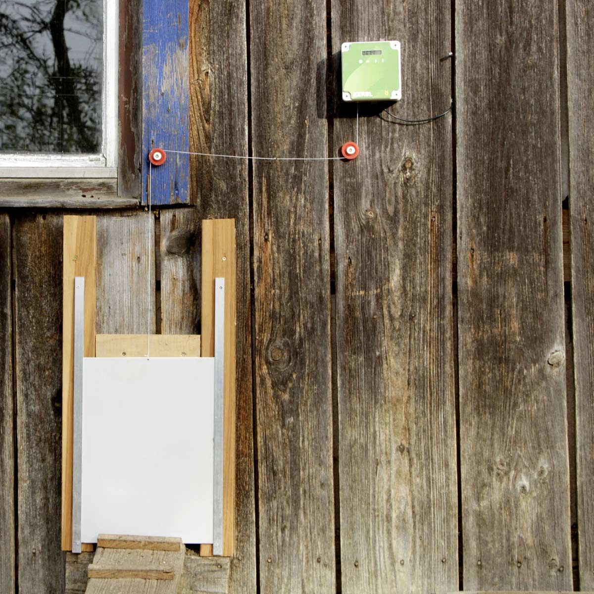 Kerbl Ersatzschnur mit Perle für automatische Hühnerklappe, im Einsatz