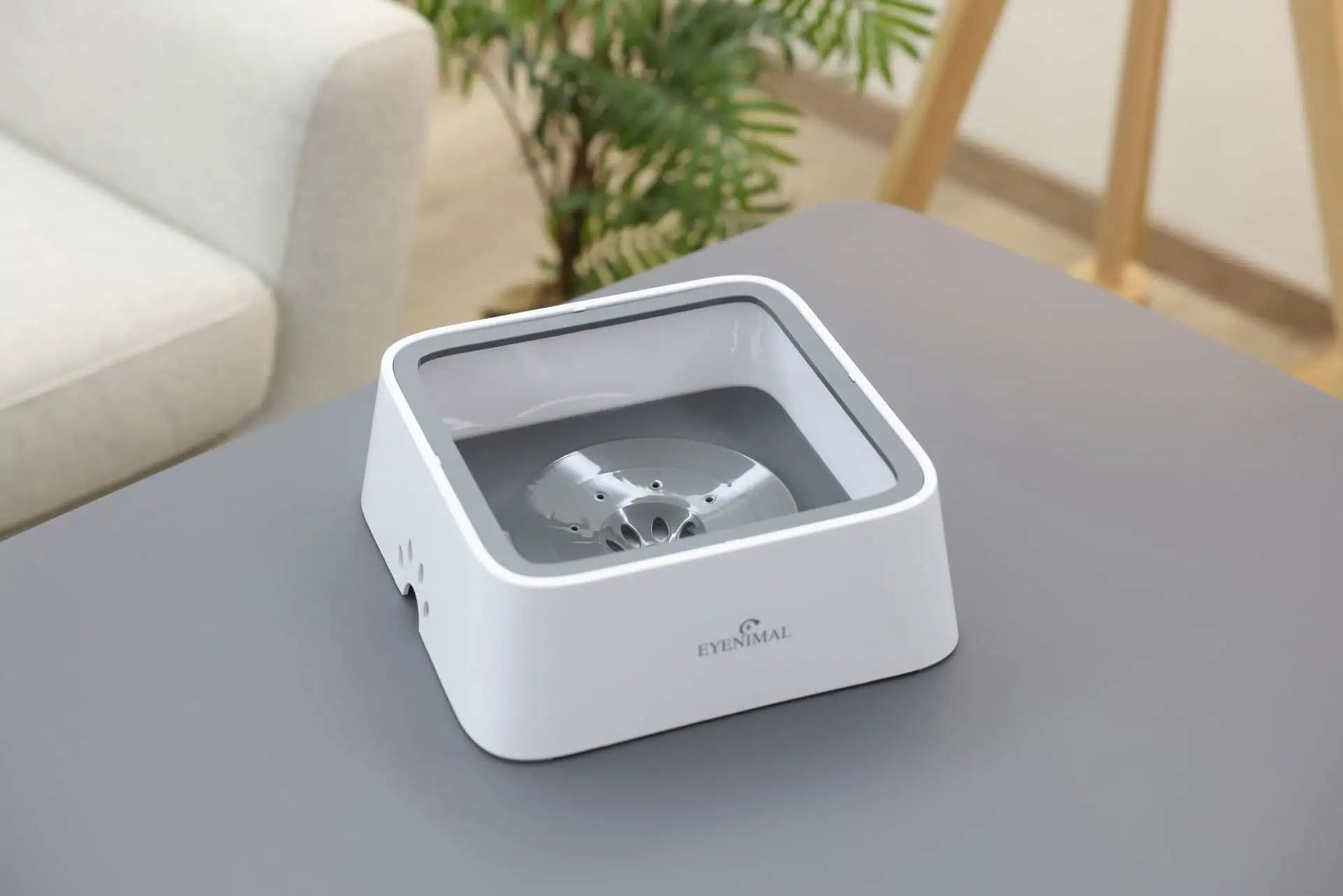 Eyenimal Écuelle d'eau antifuite Hydra200, 2 litres, en utilisation