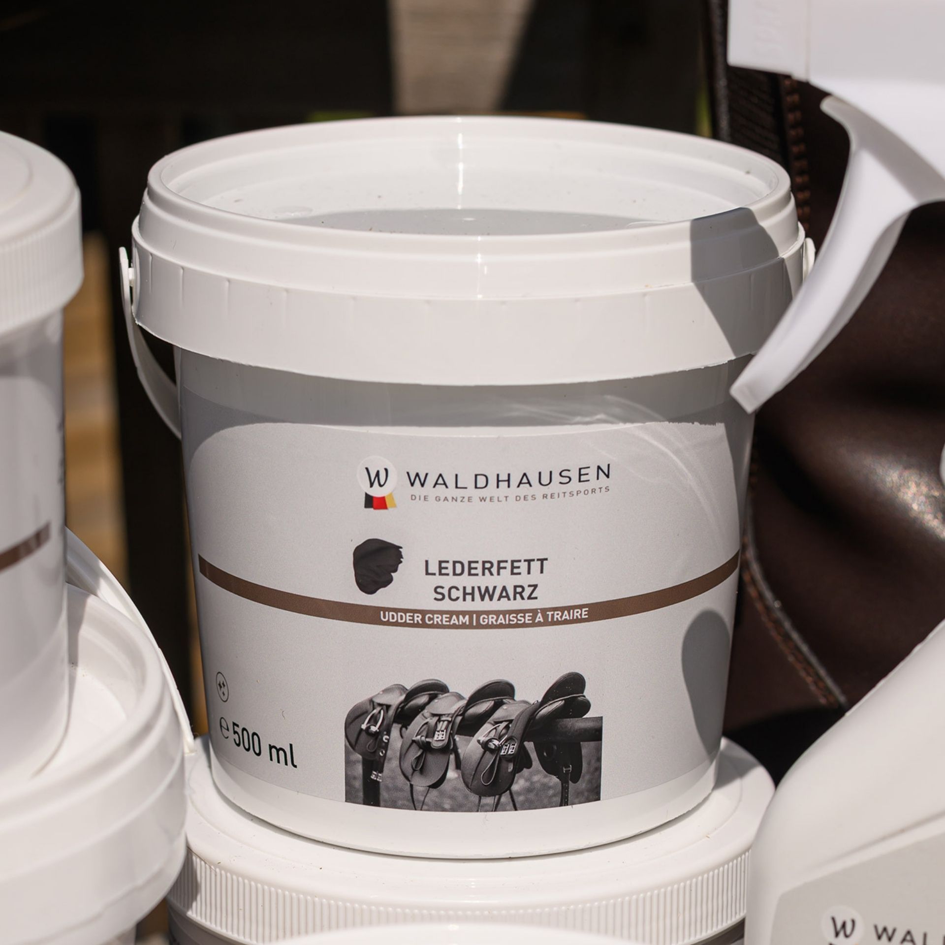 Waldhausen Läderfett svart, vård för glansläder med impregnering, 500 ml