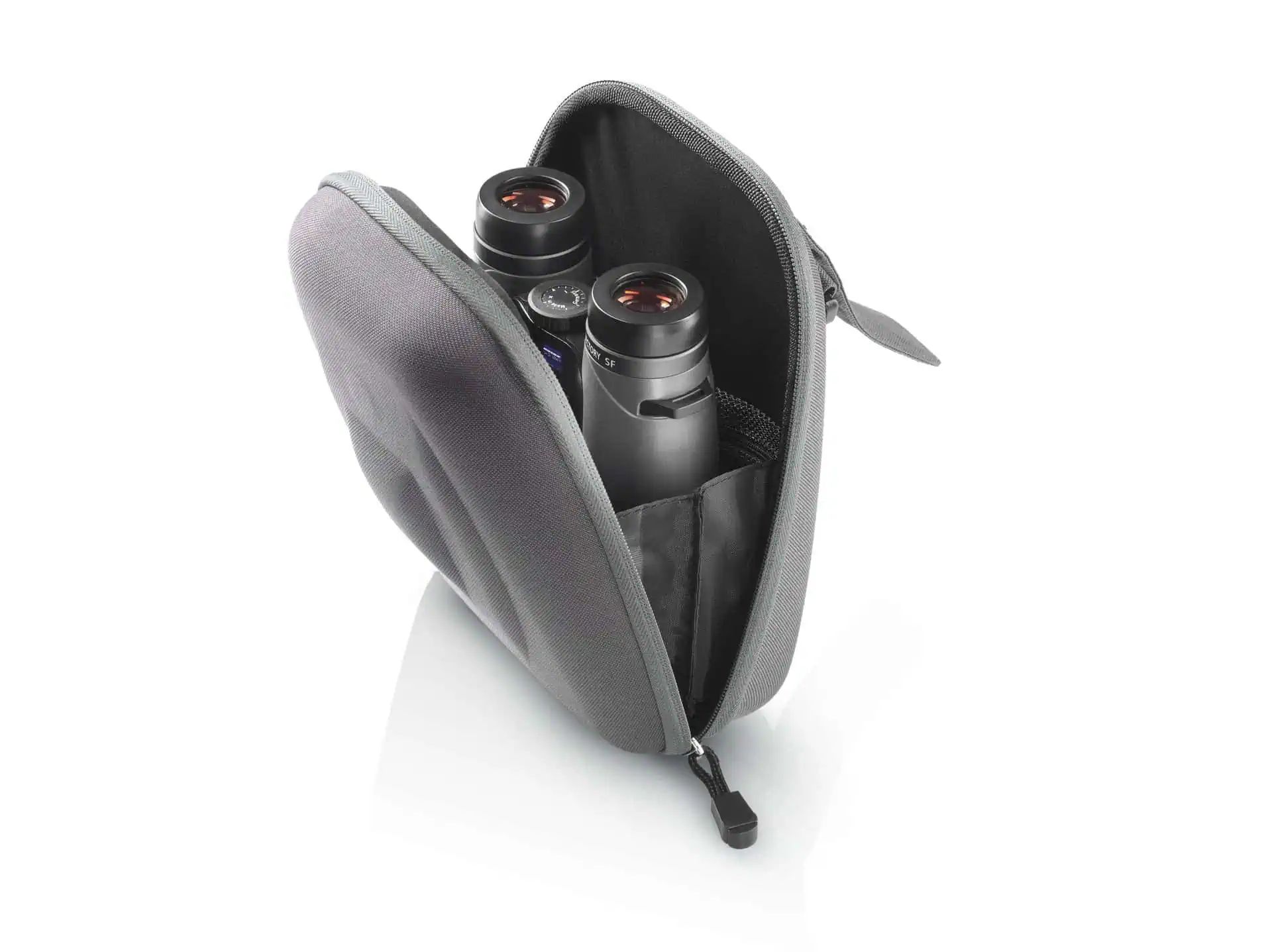 ZEISS Tasche Victory SF 42 Fernglastasche mit Doppelverschluss, im Einsatz